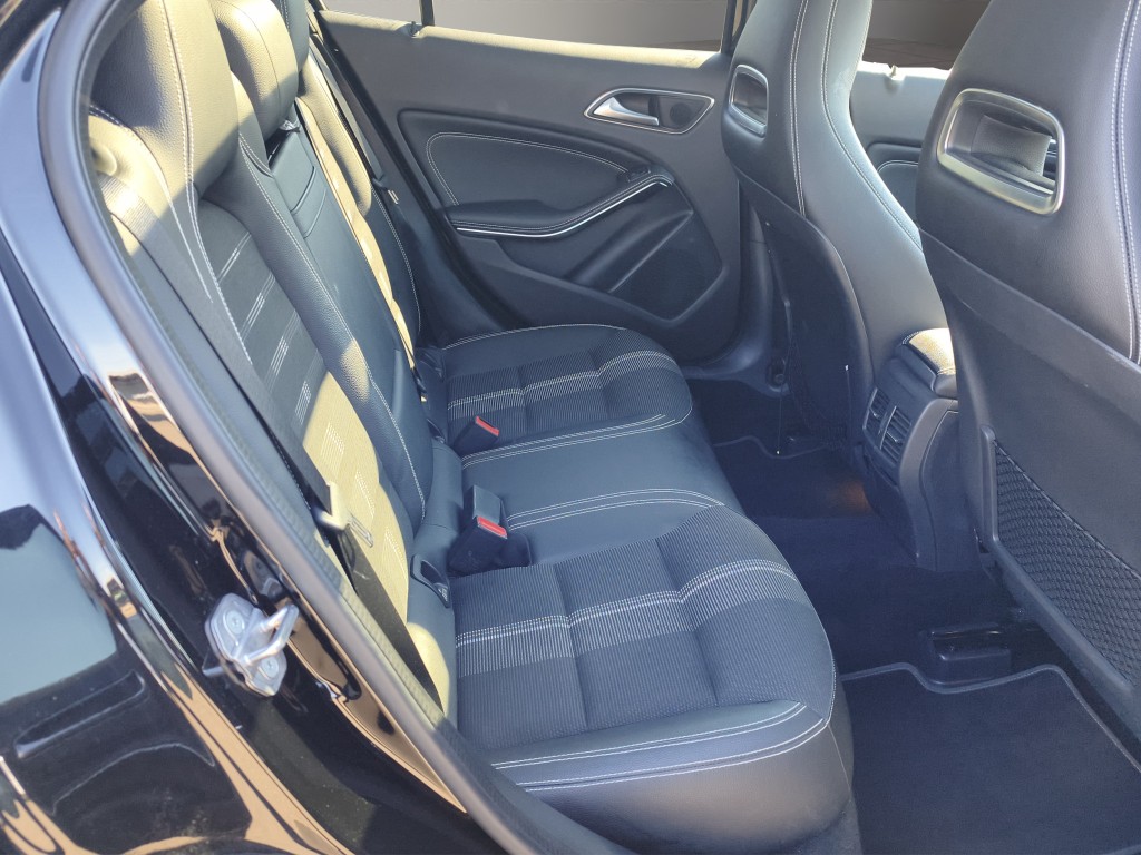 MERCEDES-BENZ GLA 200 Urban-image-9