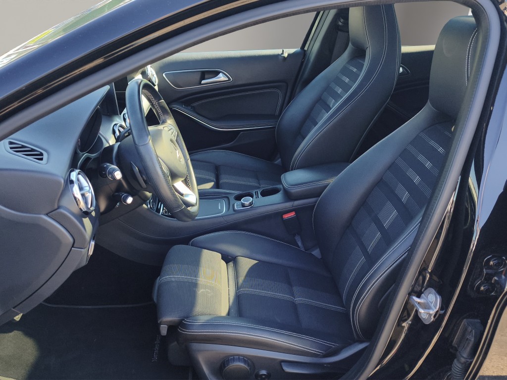 MERCEDES-BENZ GLA 200 Urban-image-2