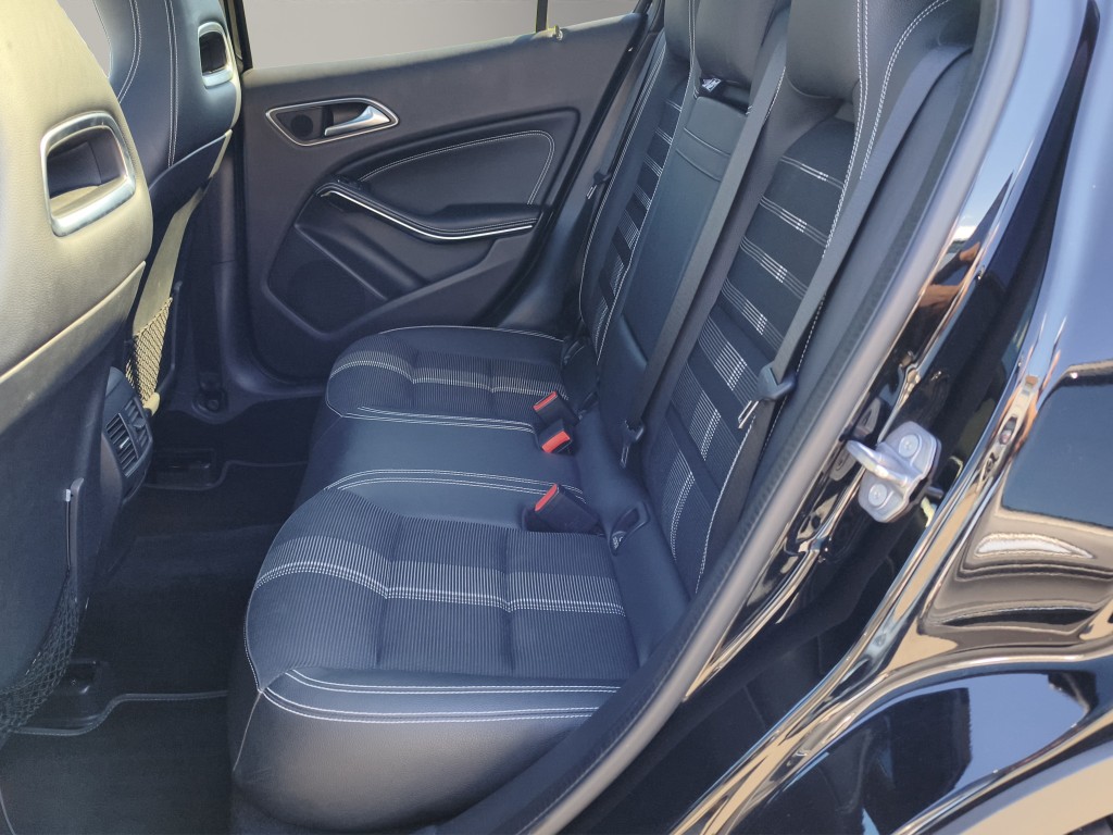 MERCEDES-BENZ GLA 200 Urban-image-3