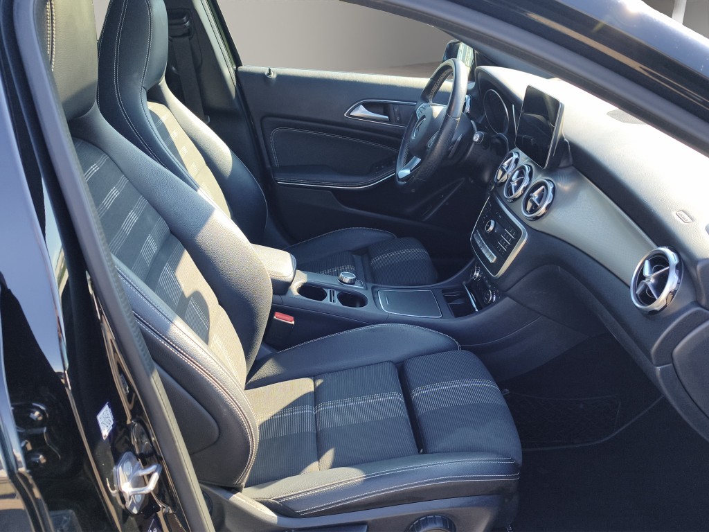MERCEDES-BENZ GLA 200 Urban-image-13