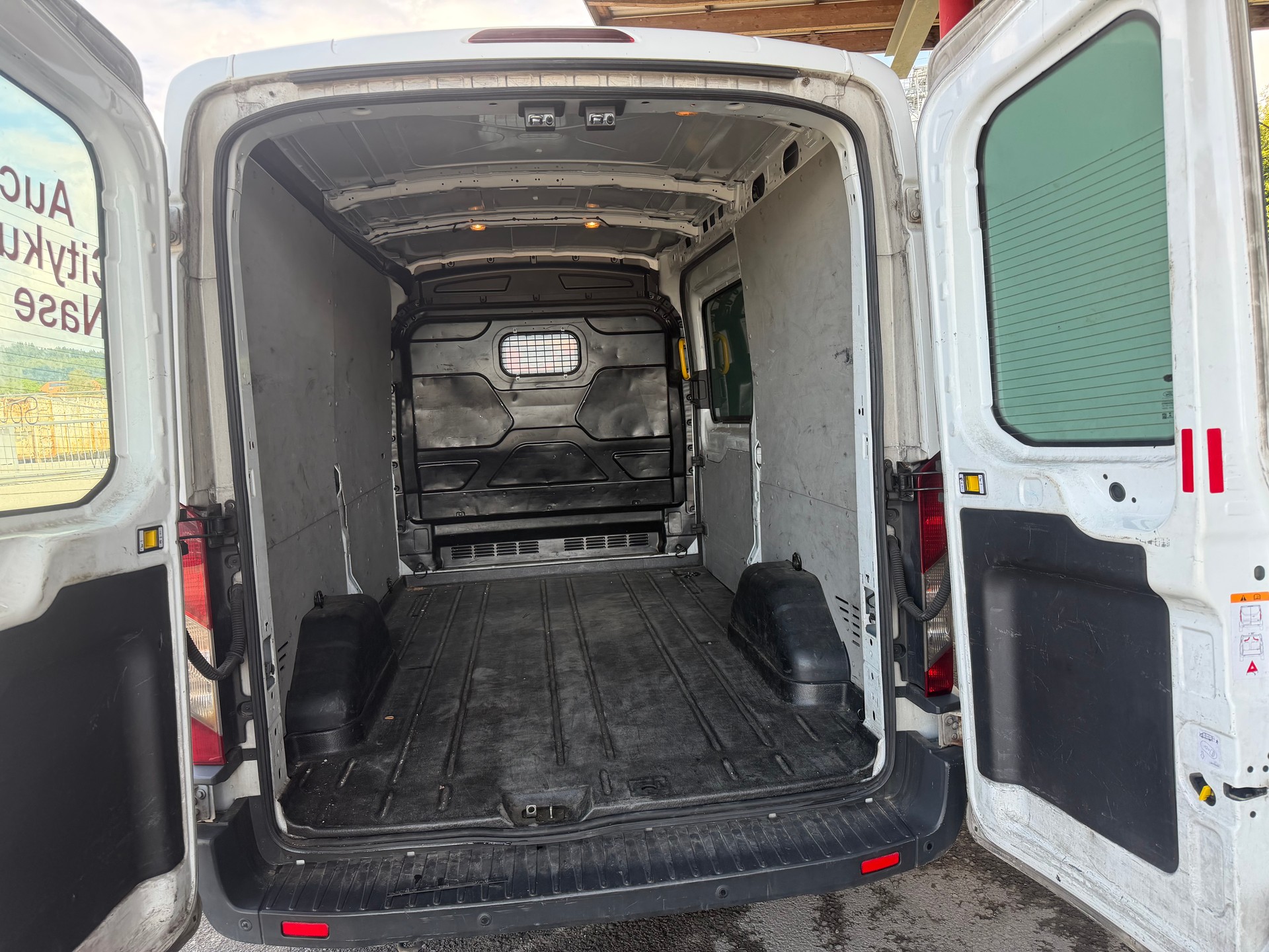 FORD Transit Van 310 L2 Trend 2.0 TDCi 130 FWD-image-9