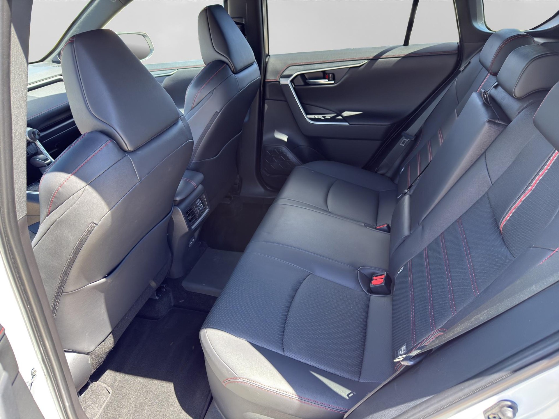 TOYOTA RAV4 2.5 Plug-In-Hybrid Platinum-image-6
