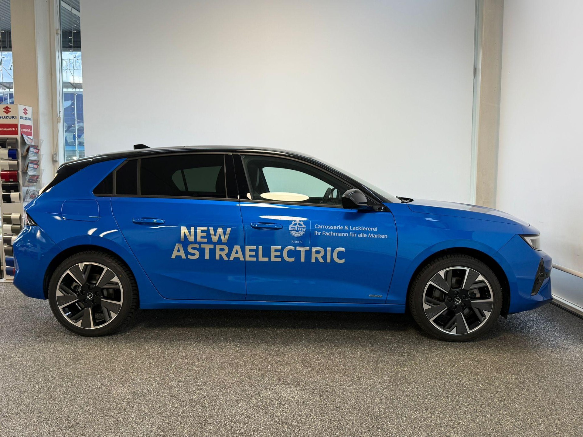 OPEL Astra-e Swiss Plus-showroom-element-3