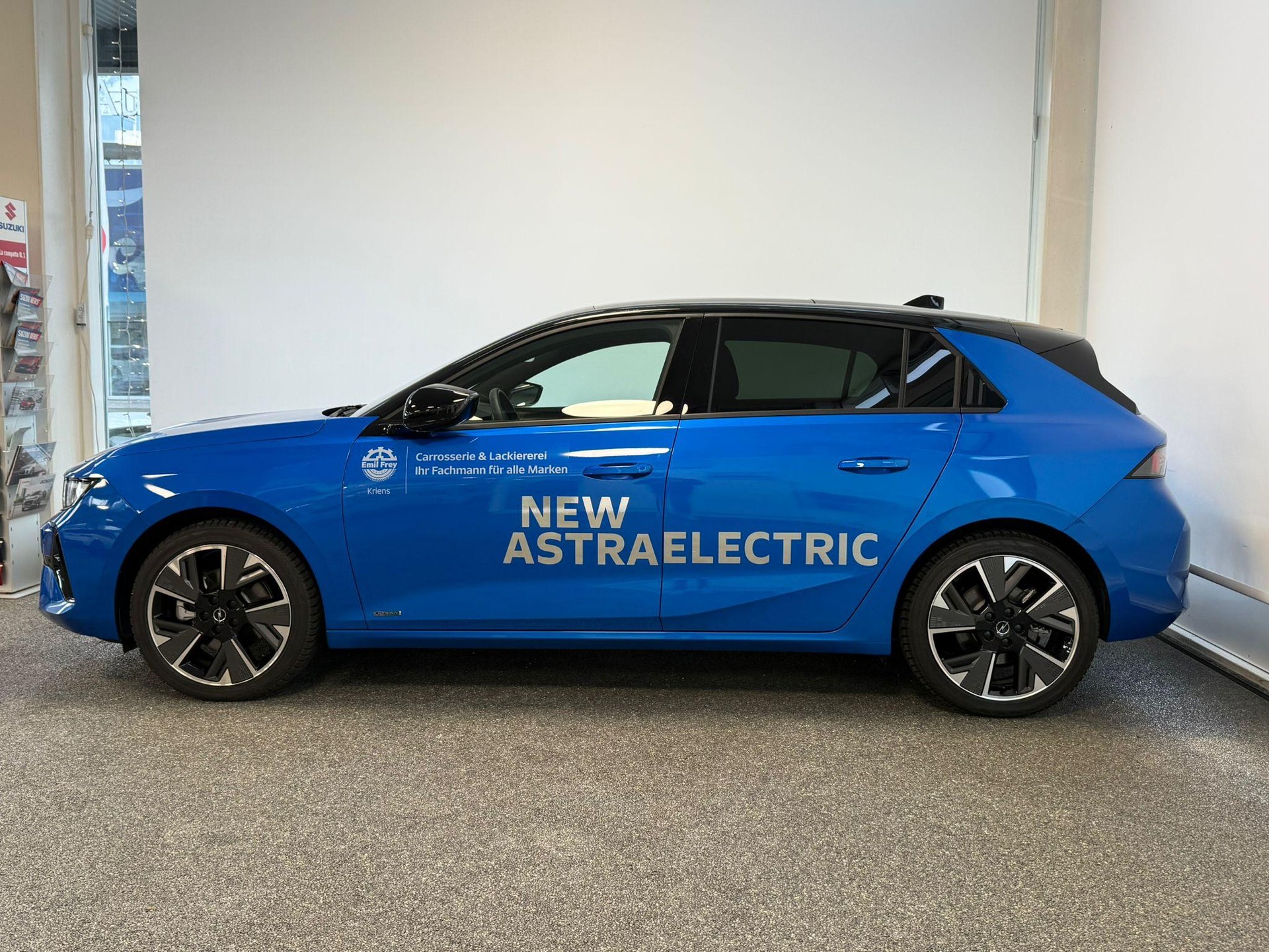 OPEL Astra-e Swiss Plus-showroom-element-2