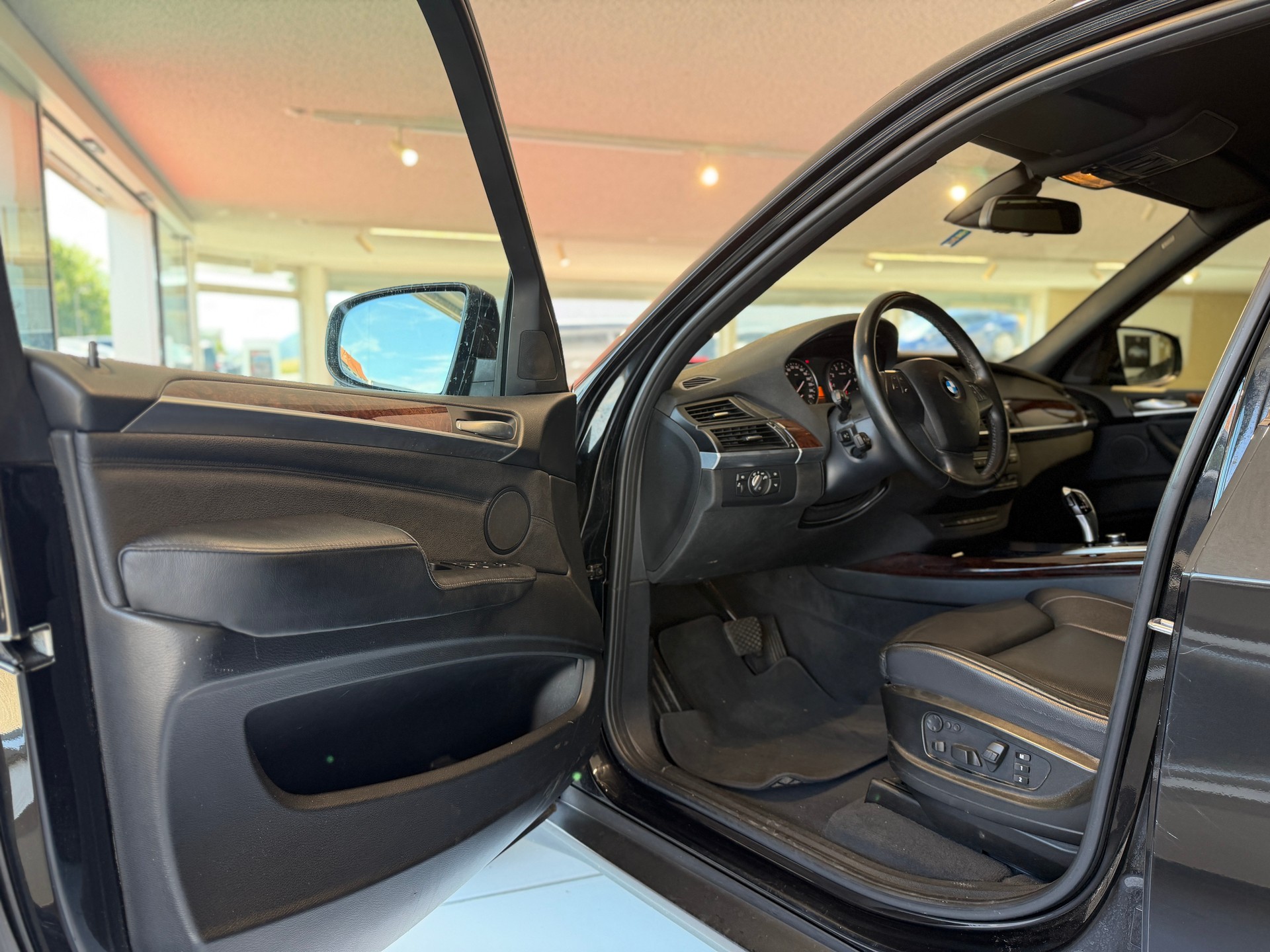 BMW X5 xDrive 50i Steptronic-image-8