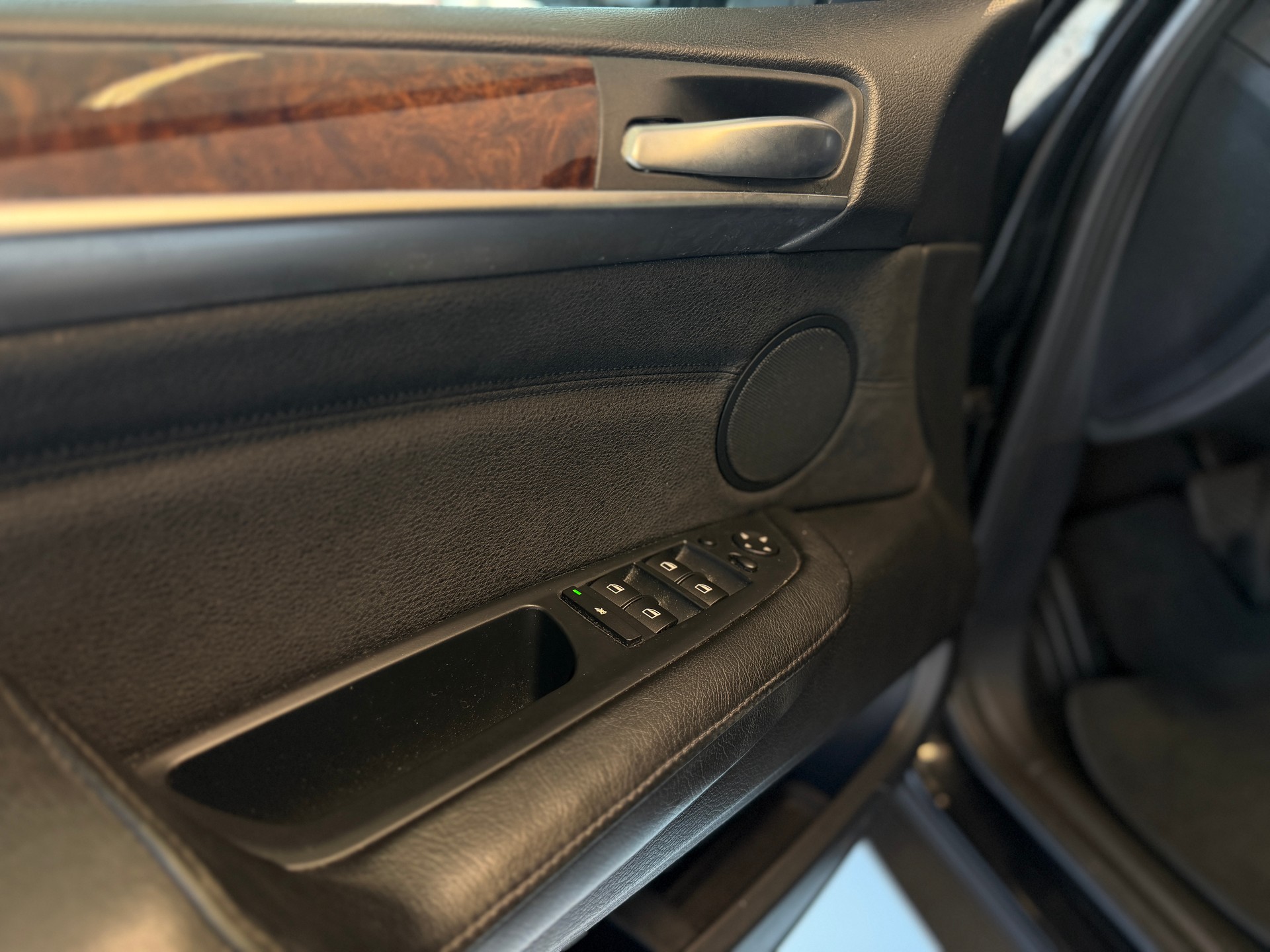 BMW X5 xDrive 50i Steptronic-image-9