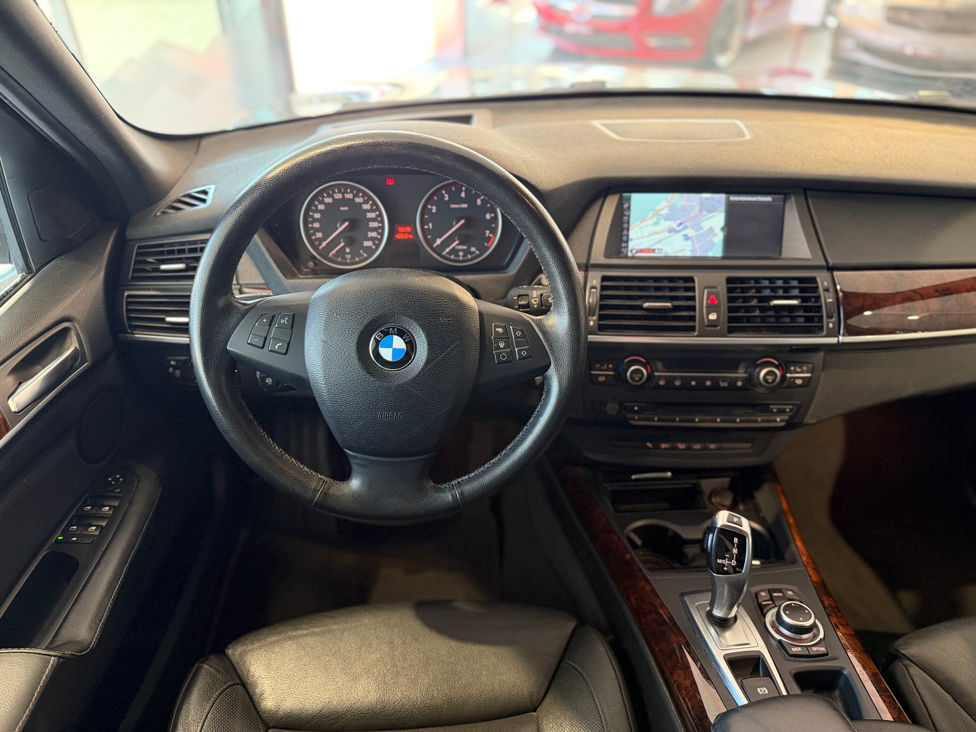 BMW X5 xDrive 50i Steptronic-image-19