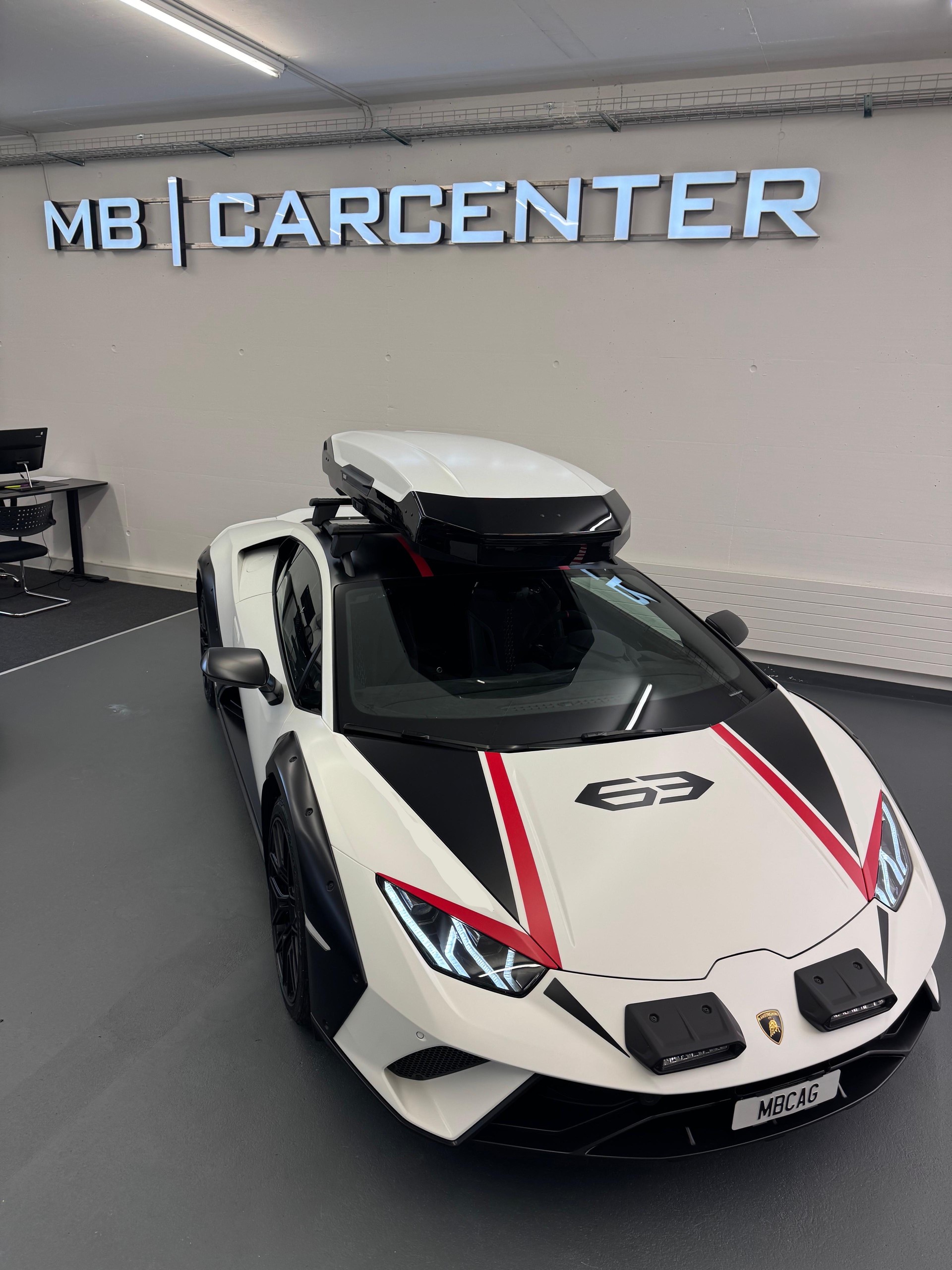 LAMBORGHINI Huracan Sterrato AWD, Werksgarantie bis Aug. 2027 / limitierte Serie / CH Typenschein-image-19