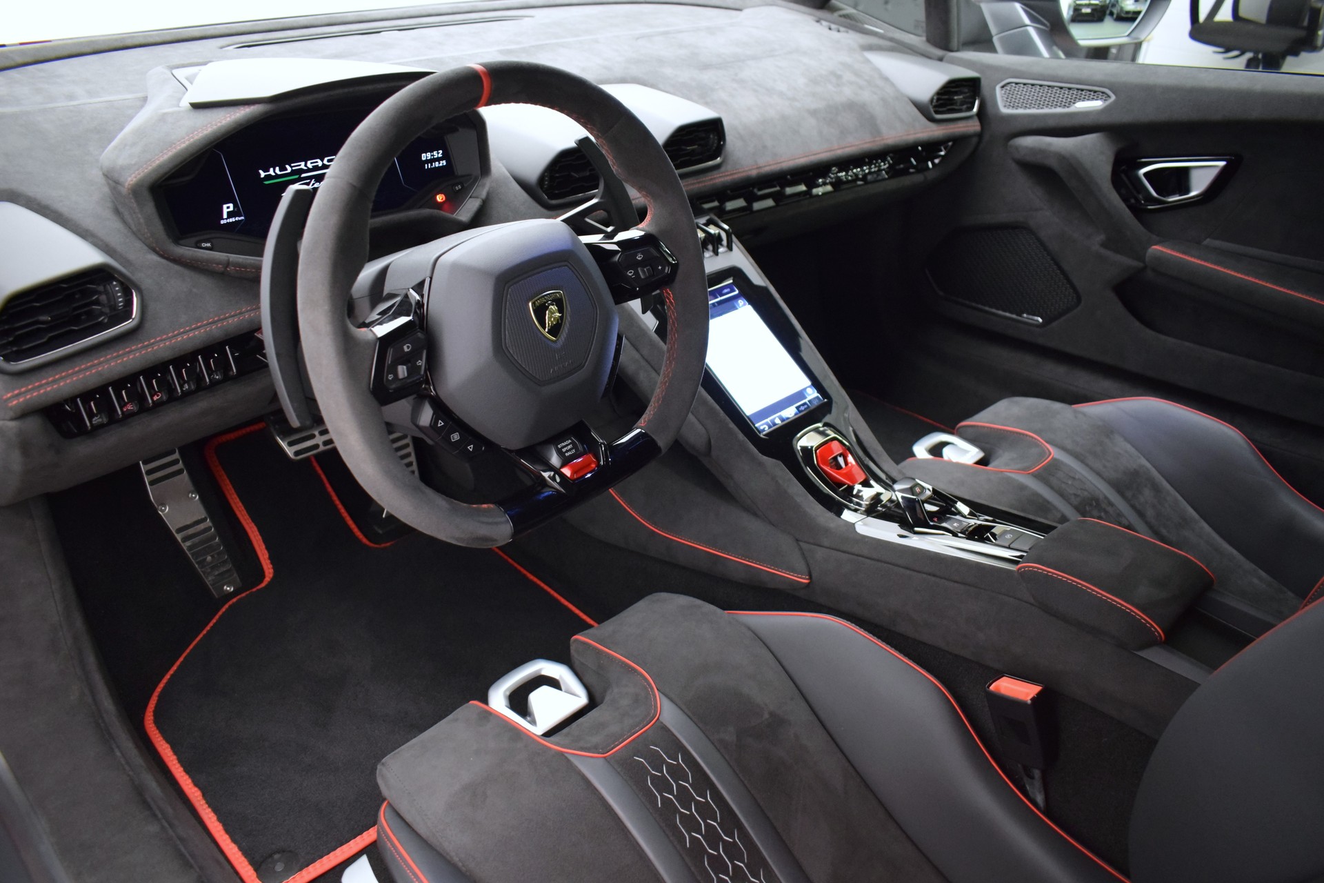 LAMBORGHINI Huracan Sterrato LP610-4 "Bianco Monocerus", 1 / 1499" Original Lamborghini Garantie bis Aug. 2027-image-6