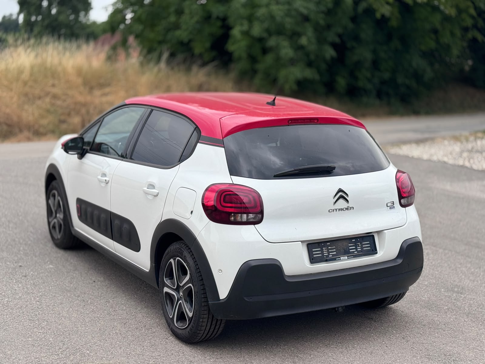 CITROEN C3 1.2i PureTech Shine EAT6-image-8