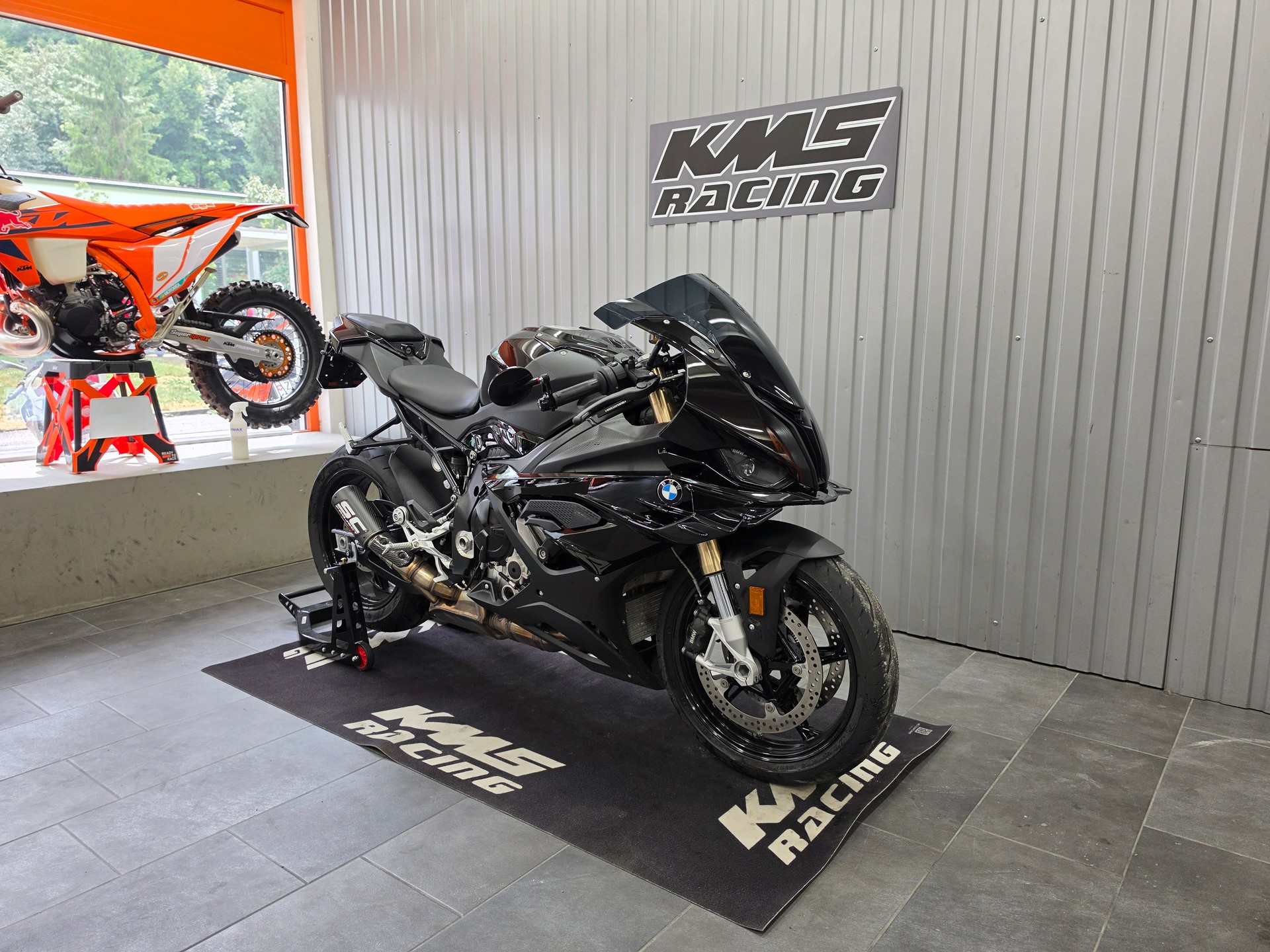 BMW S 1000 RR-showroom-element-1