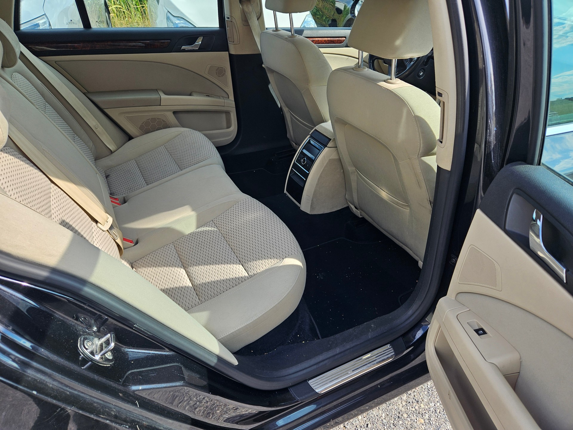 SKODA Superb 2.0 TDi Elegance 4x4-image-15