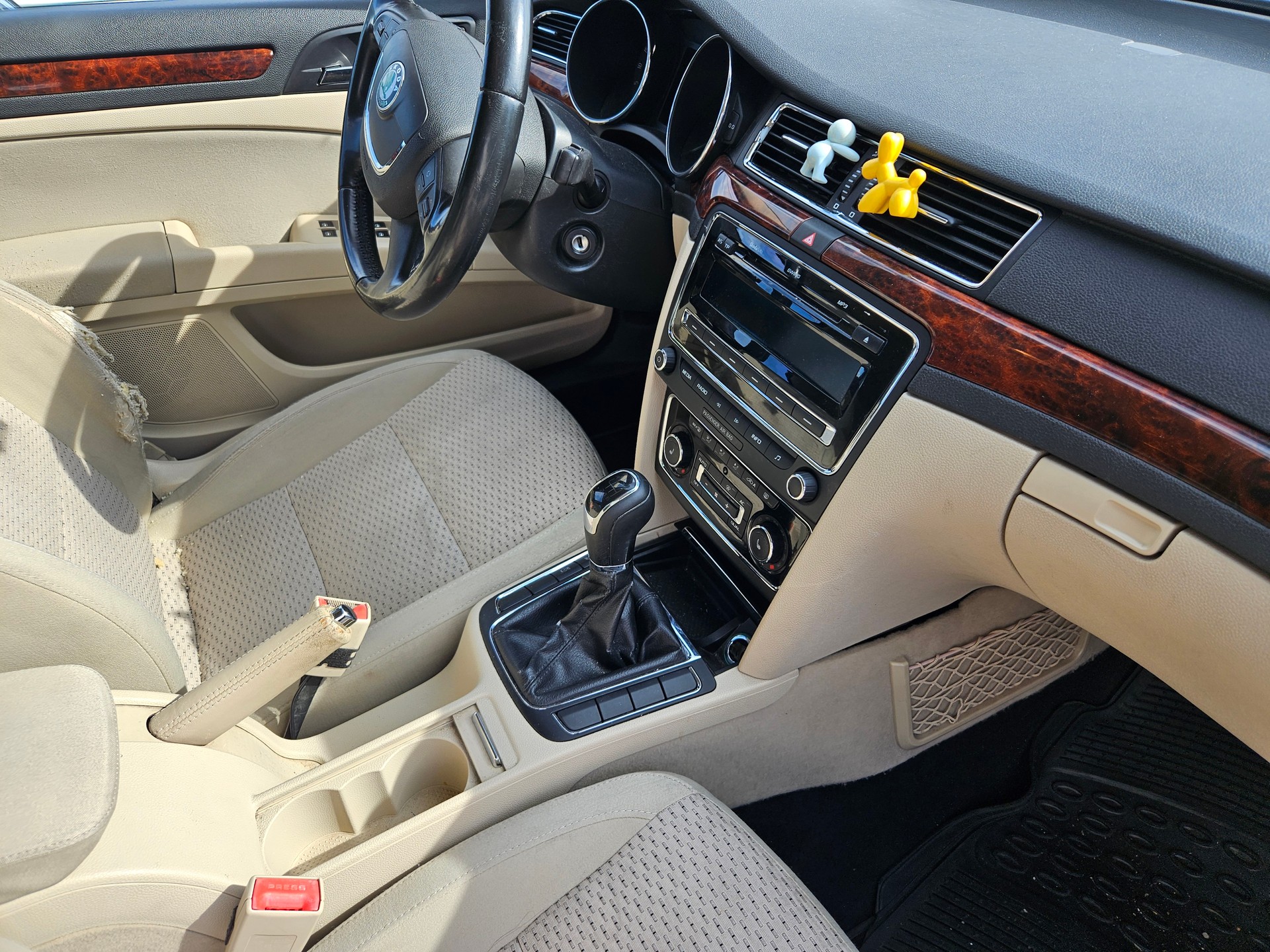 SKODA Superb 2.0 TDi Elegance 4x4-image-10