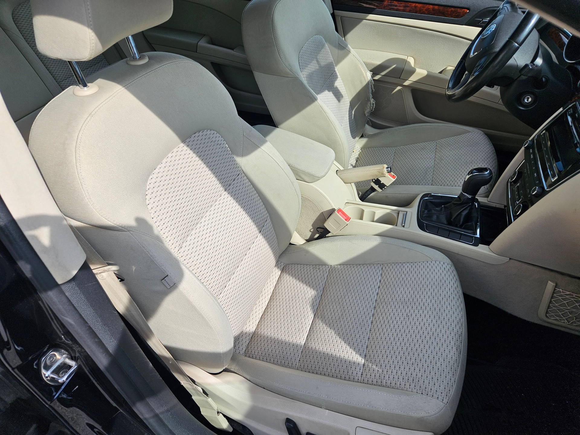 SKODA Superb 2.0 TDi Elegance 4x4-image-11