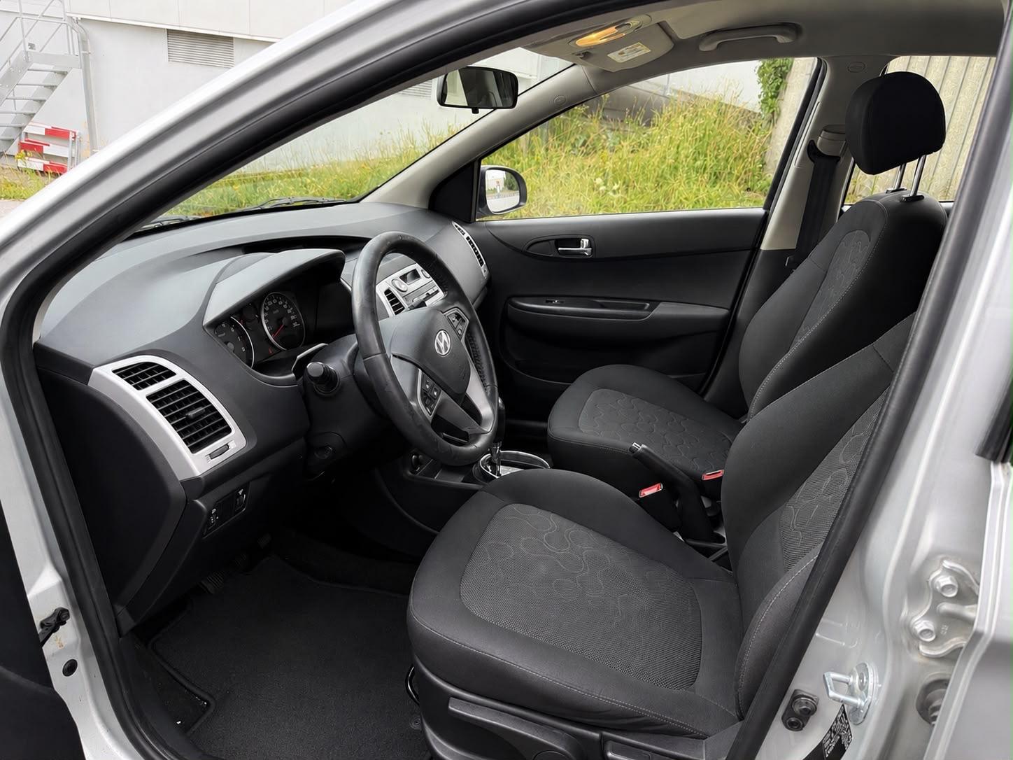 HYUNDAI i20 1.4 Style Automatic-image-11