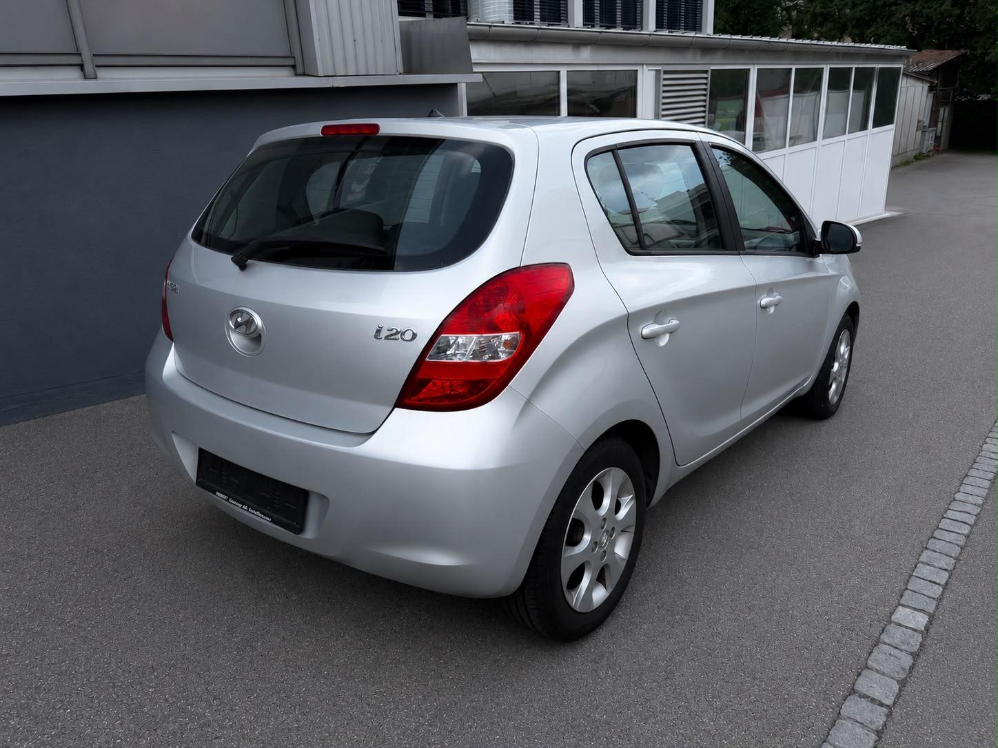 HYUNDAI i20 1.4 Style Automatic-image-2