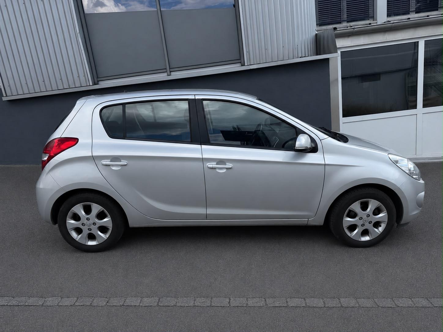 HYUNDAI i20 1.4 Style Automatic-image-4