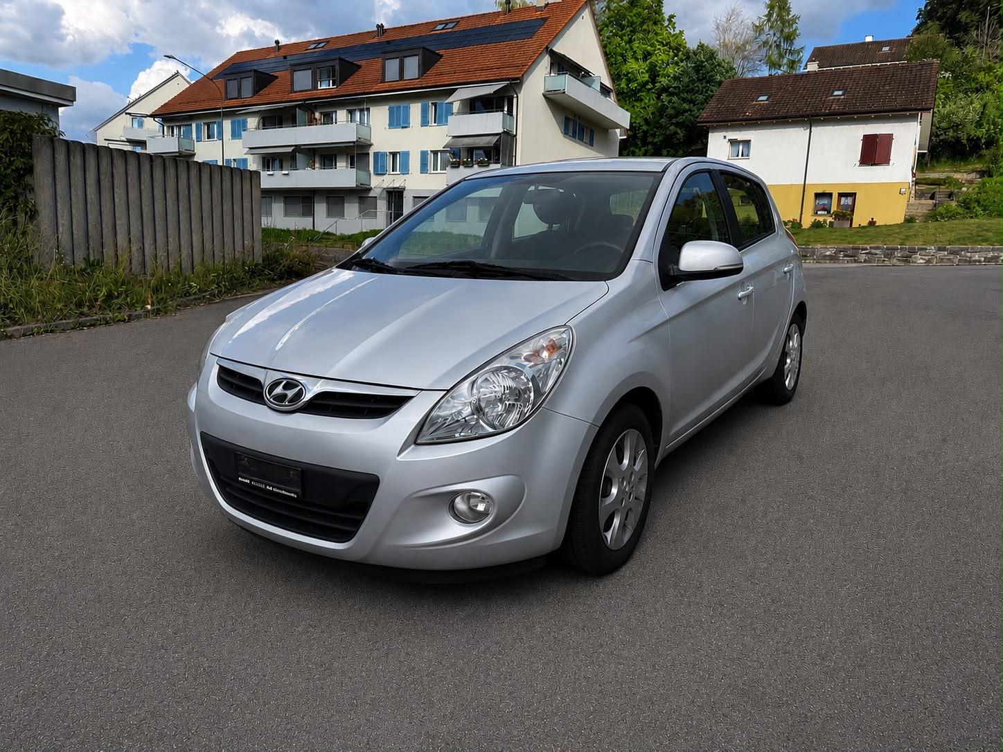 HYUNDAI i20 1.4 Style Automatic-image-1