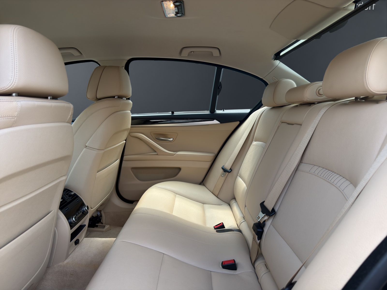 BMW 550i xDrive SAG-image-11