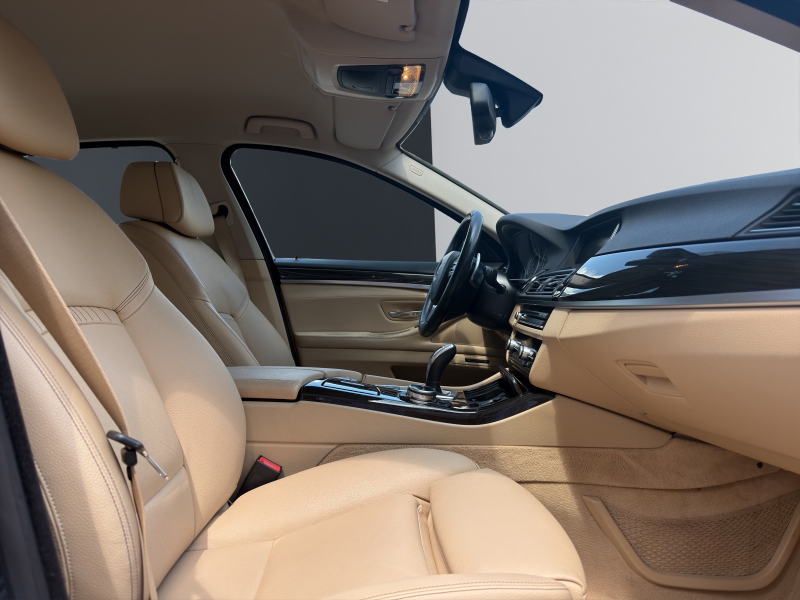 BMW 550i xDrive SAG-image-13