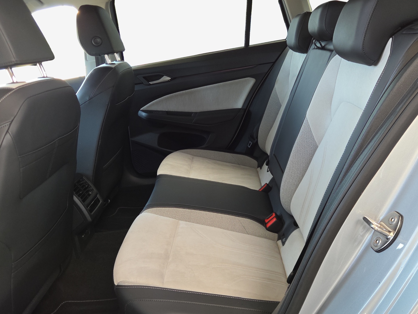 VW Golf Variant 2.0 TDI Style DSG-image-11