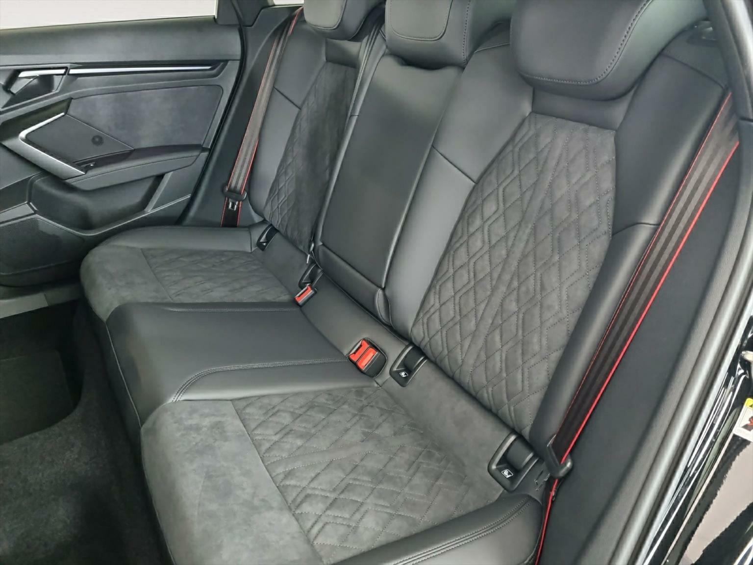 AUDI RS3 Sportback 2.5 TSI quattro S-tronic-image-8