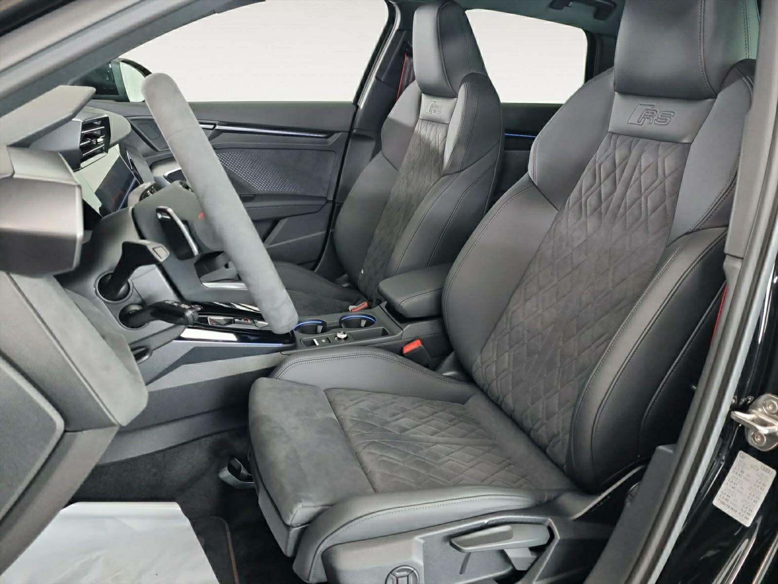 AUDI RS3 Sportback 2.5 TSI quattro S-tronic-image-4