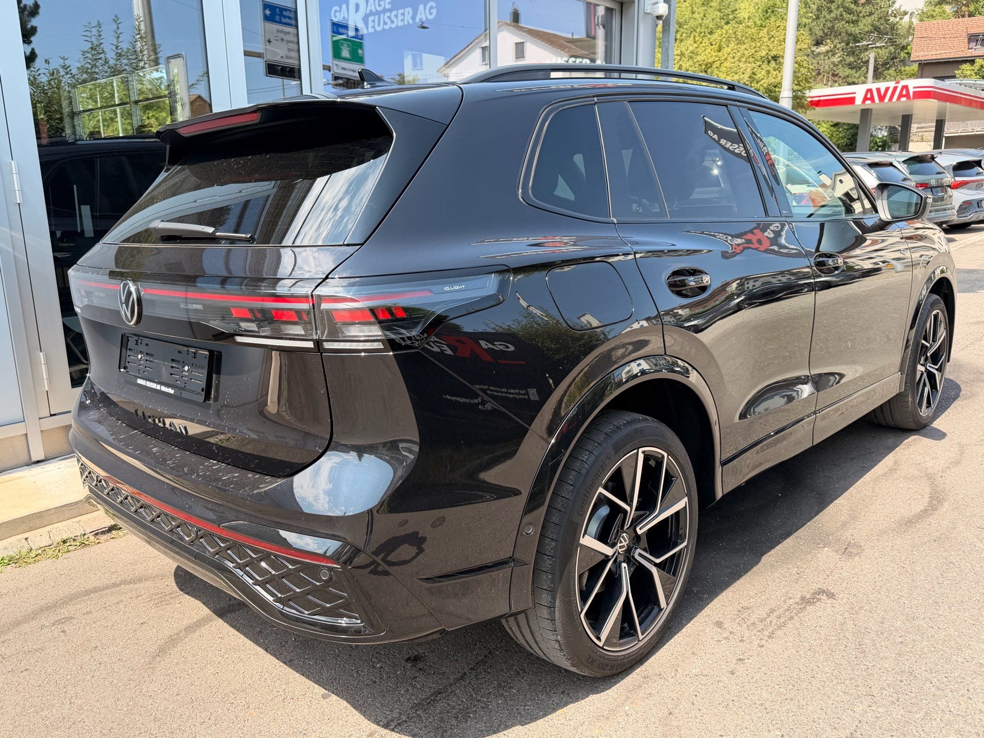 VW Tiguan 2.0 TSI DSG 4MOTION R-LINE *** PANORAMAGLASDACH & 360 GRAD KAMERA ***-showroom-element-3