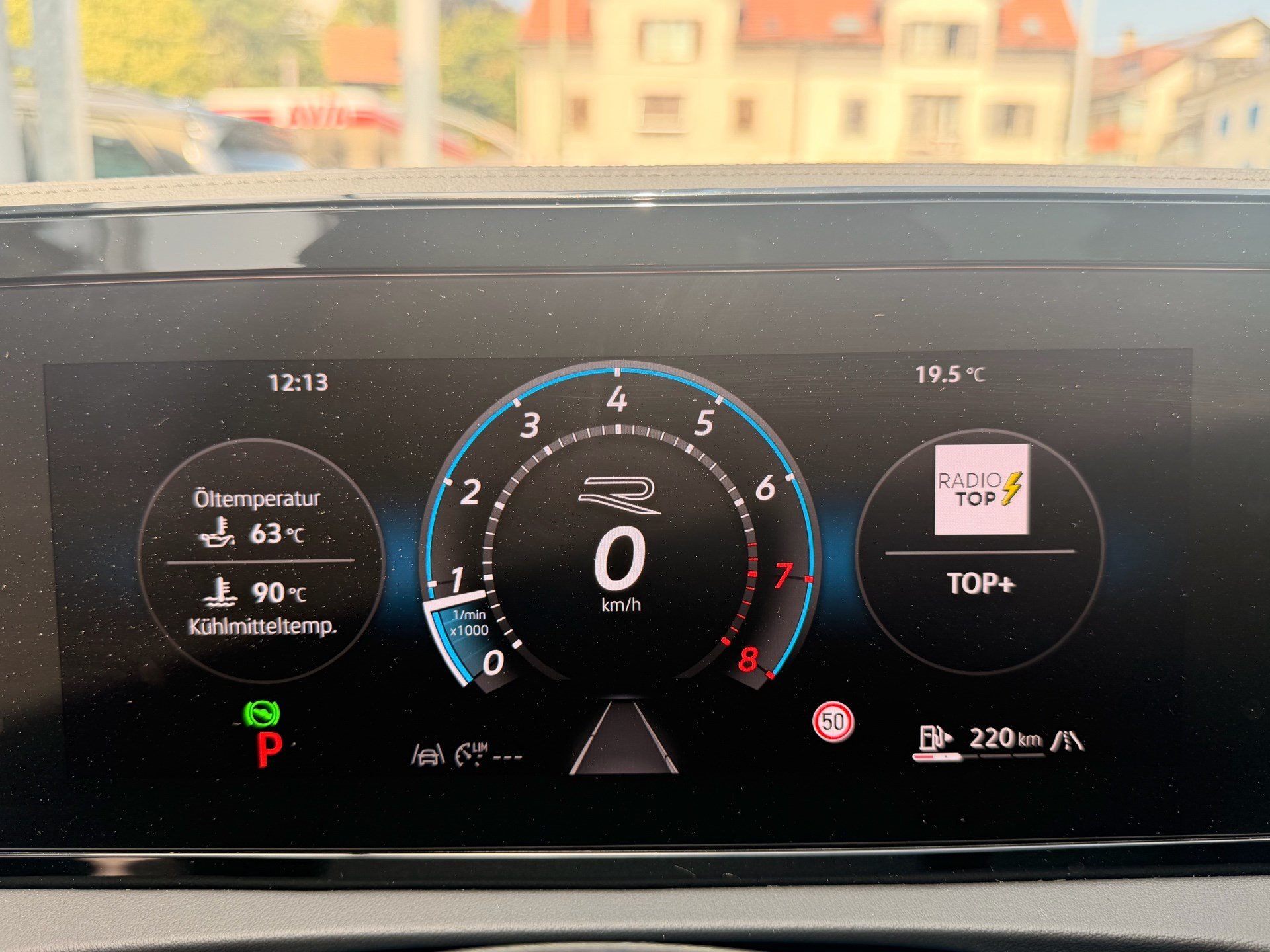 VW Tiguan 2.0 TSI DSG 4MOTION R-LINE *** PANORAMAGLASDACH & 360 GRAD KAMERA ***-image-9