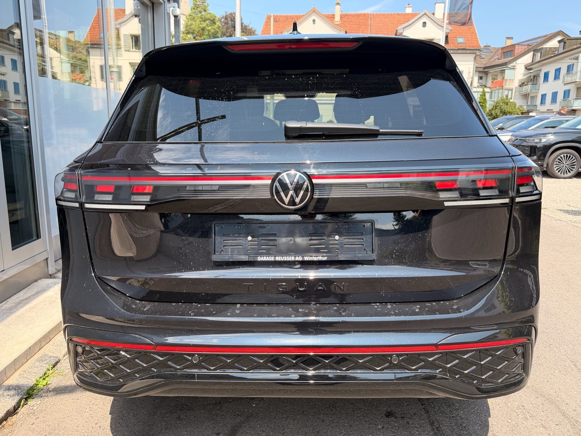 VW Tiguan 2.0 TSI DSG 4MOTION R-LINE *** PANORAMAGLASDACH & 360 GRAD KAMERA ***-image-4