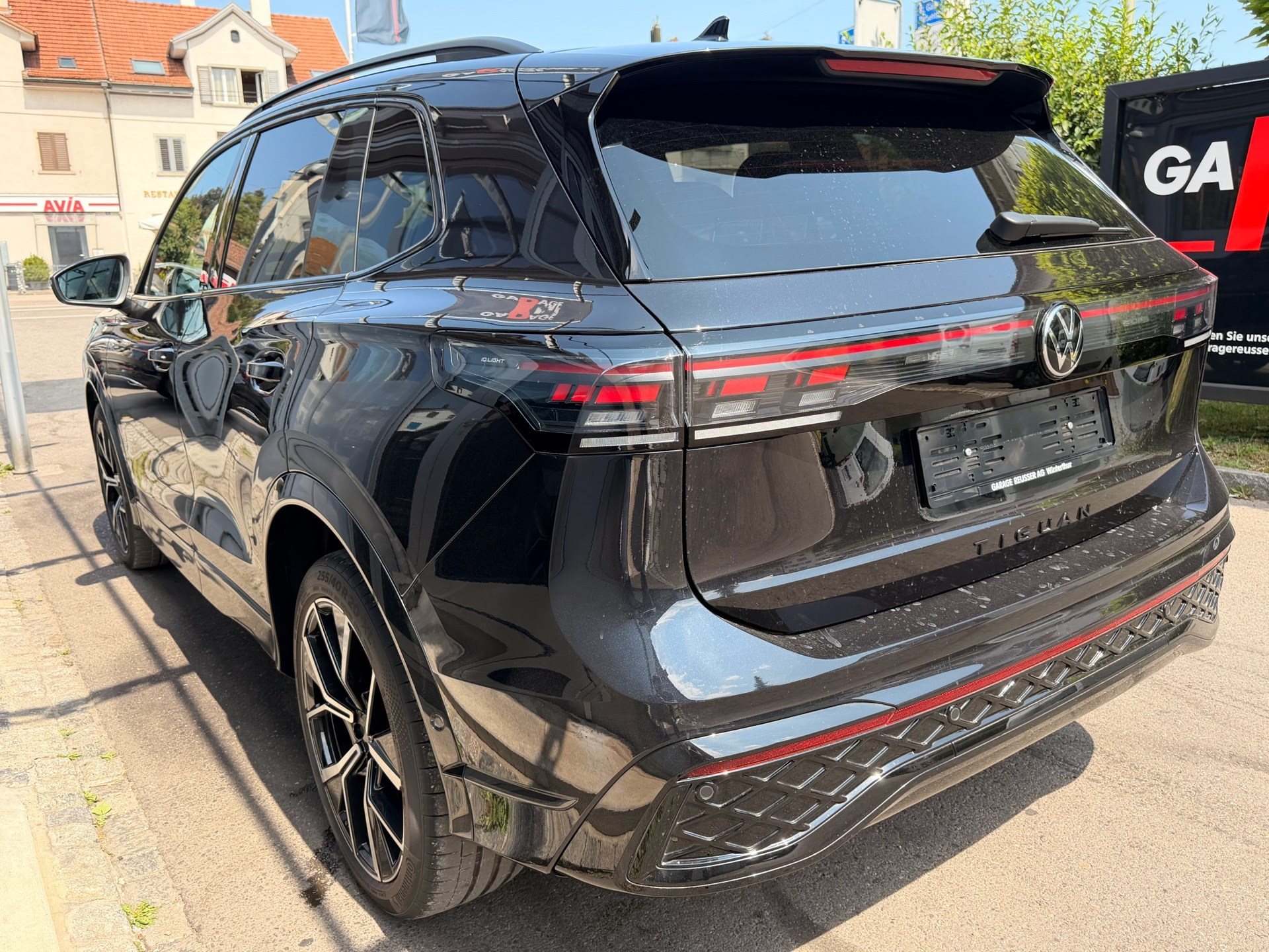 VW Tiguan 2.0 TSI DSG 4MOTION R-LINE *** PANORAMAGLASDACH & 360 GRAD KAMERA ***-image-5