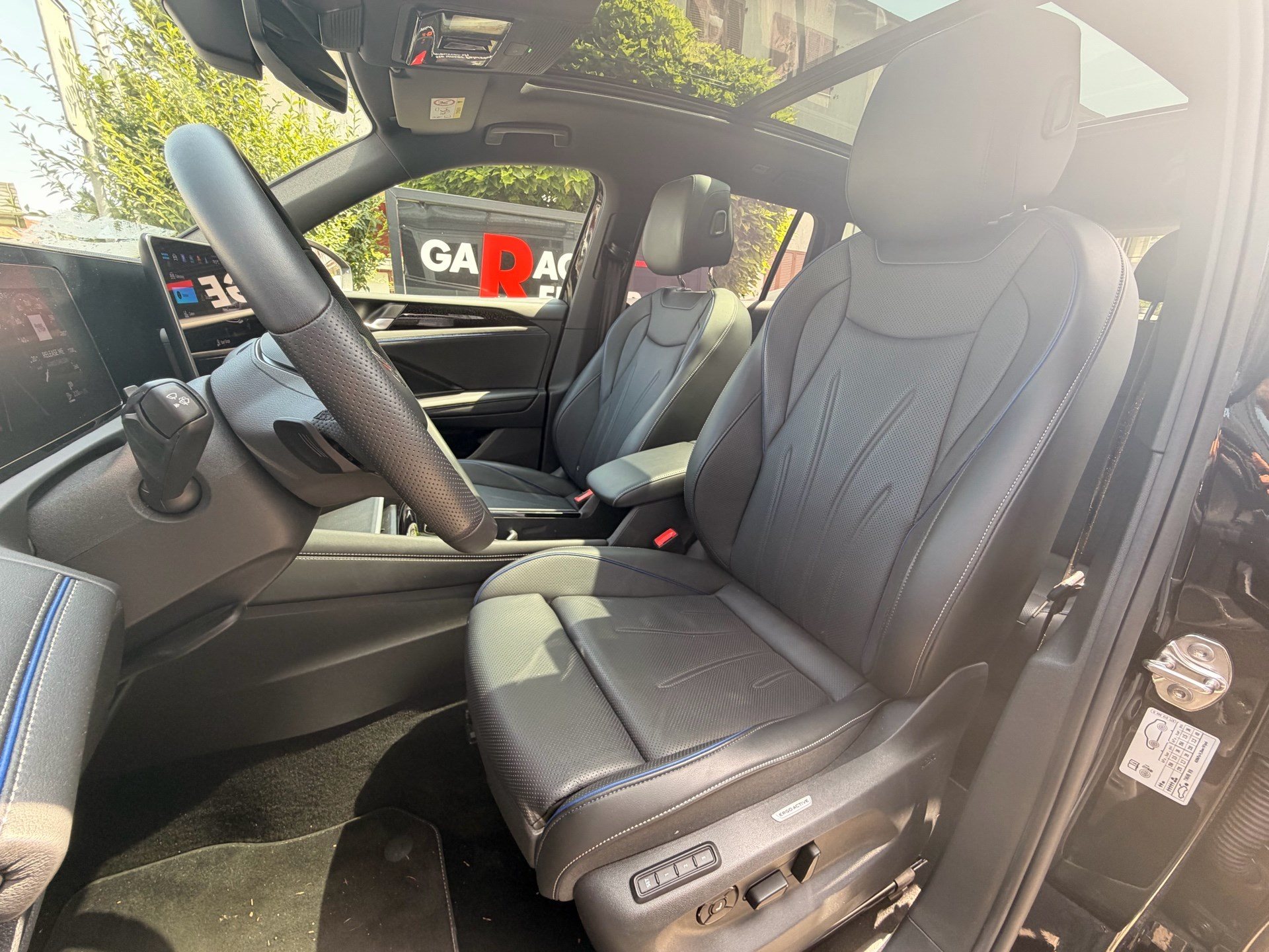 VW Tiguan 2.0 TSI DSG 4MOTION R-LINE *** PANORAMAGLASDACH & 360 GRAD KAMERA ***-image-7