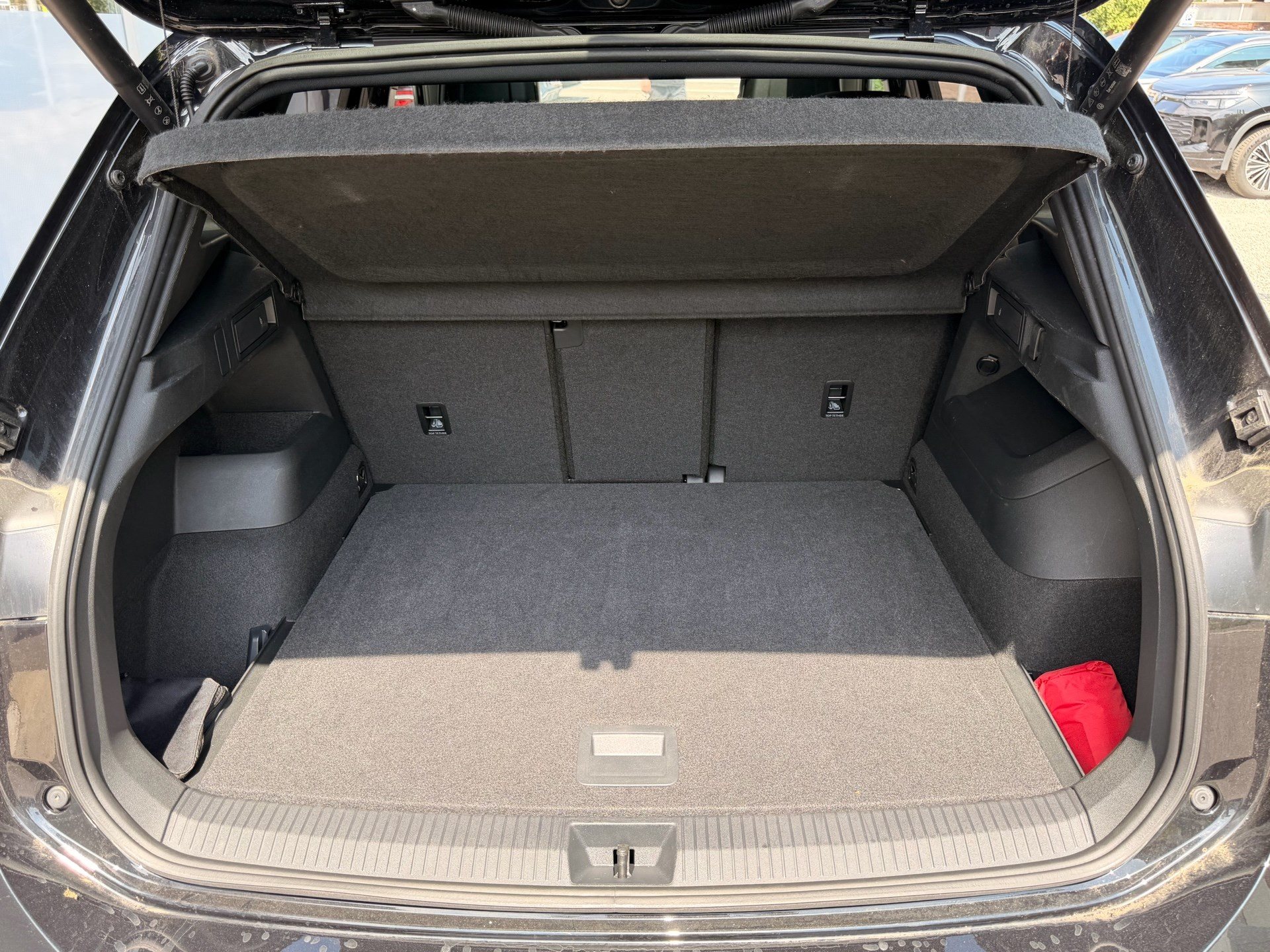 VW Tiguan 2.0 TSI DSG 4MOTION R-LINE *** PANORAMAGLASDACH & 360 GRAD KAMERA ***-image-29