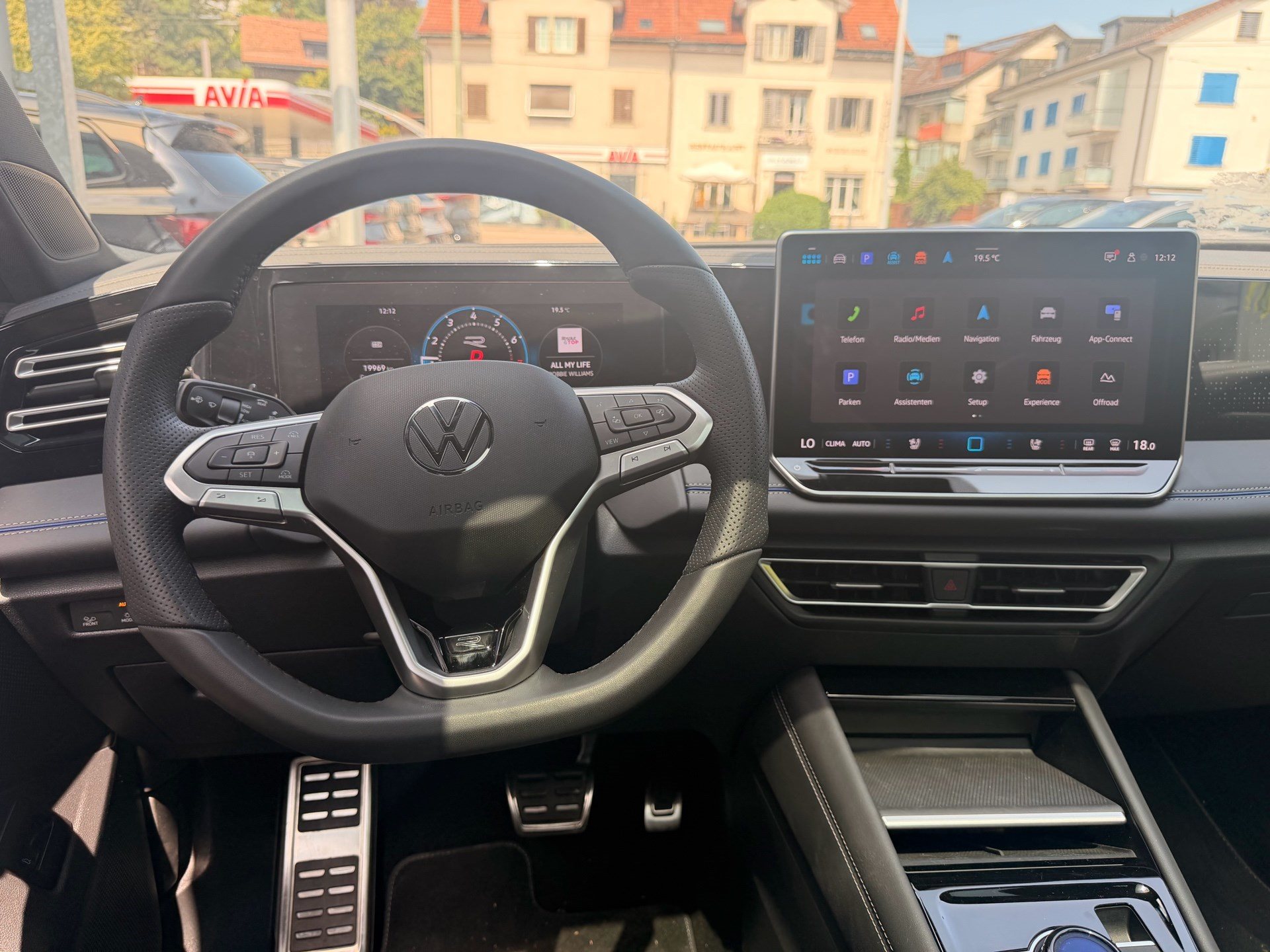 VW Tiguan 2.0 TSI DSG 4MOTION R-LINE *** PANORAMAGLASDACH & 360 GRAD KAMERA ***-image-8