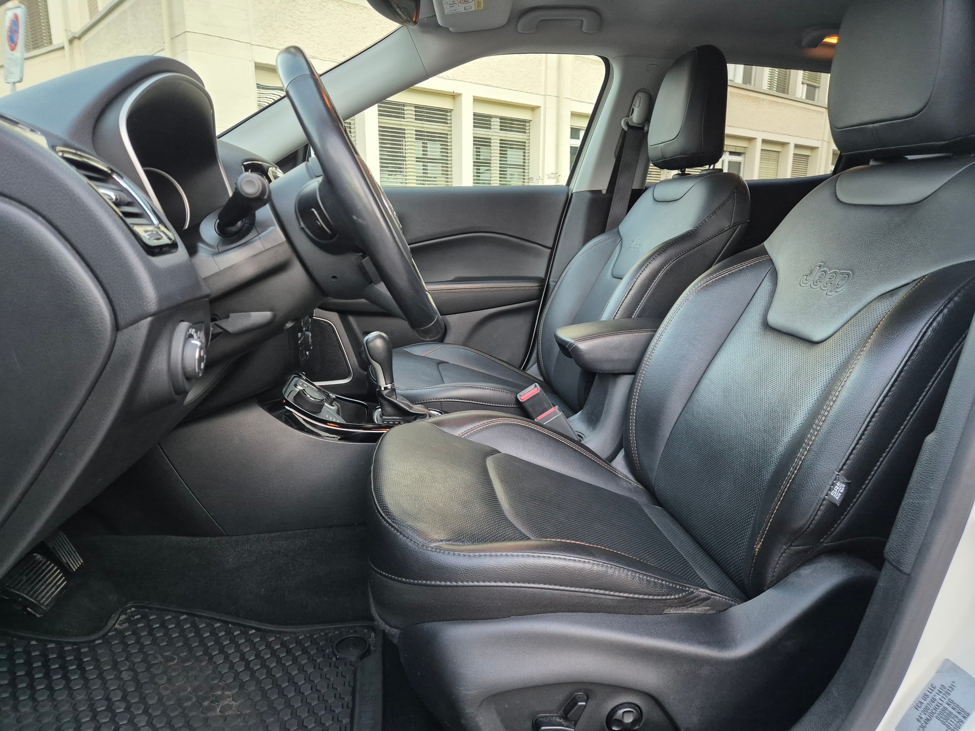 JEEP Compass 1.4 Turbo Limited AWD 9ATX-image-9