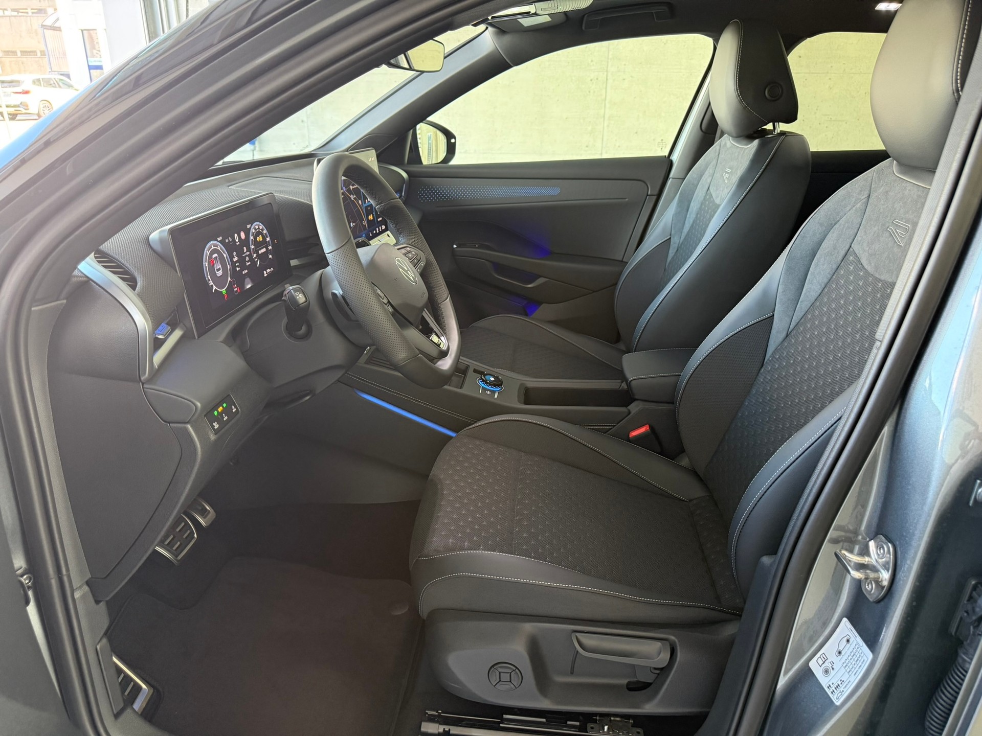 VW T-Roc 1.5 eTSI mHEV R-Line DSG-image-7