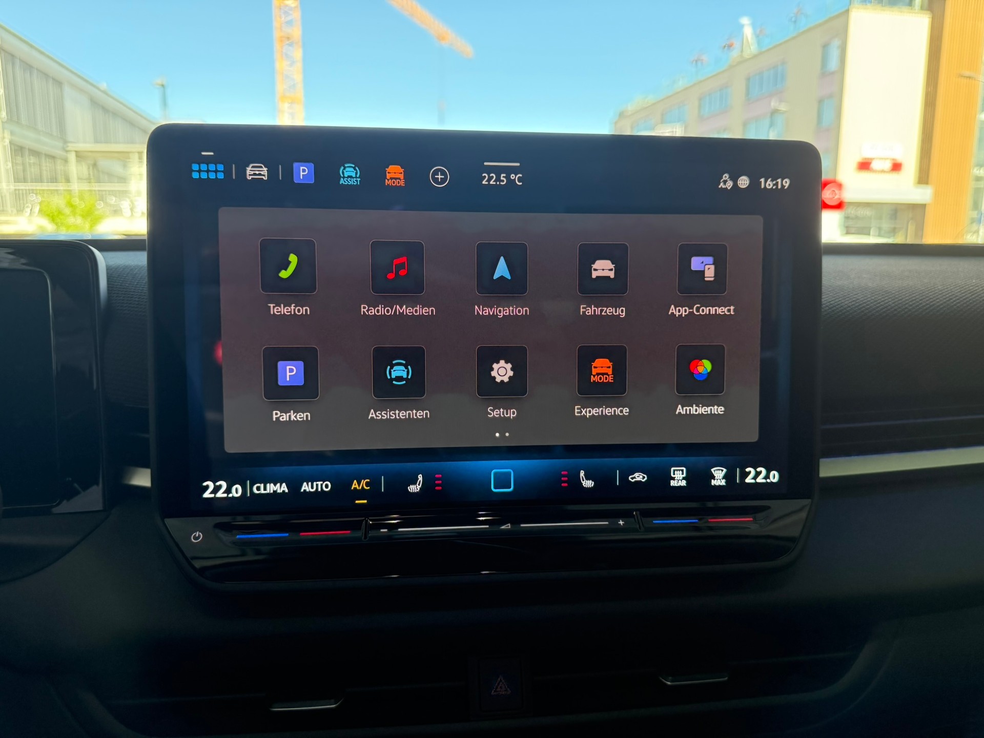 VW T-Roc 1.5 eTSI mHEV R-Line DSG-image-12