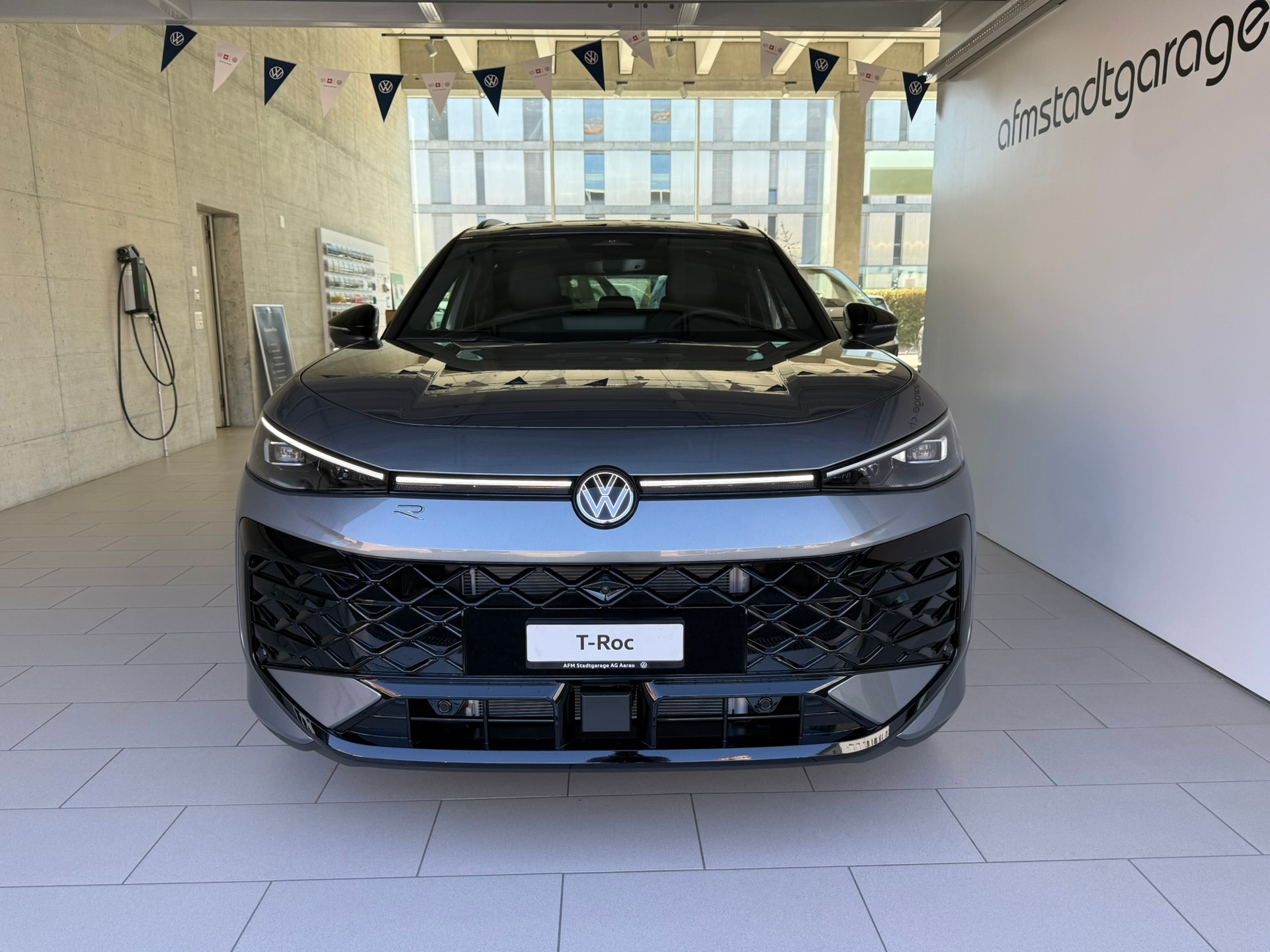 VW T-Roc 1.5 eTSI mHEV R-Line DSG-showroom-element-1