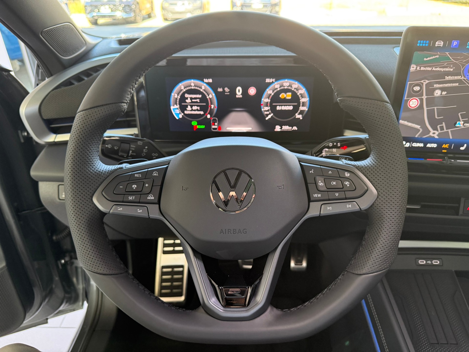 VW T-Roc 1.5 eTSI mHEV R-Line DSG-image-9