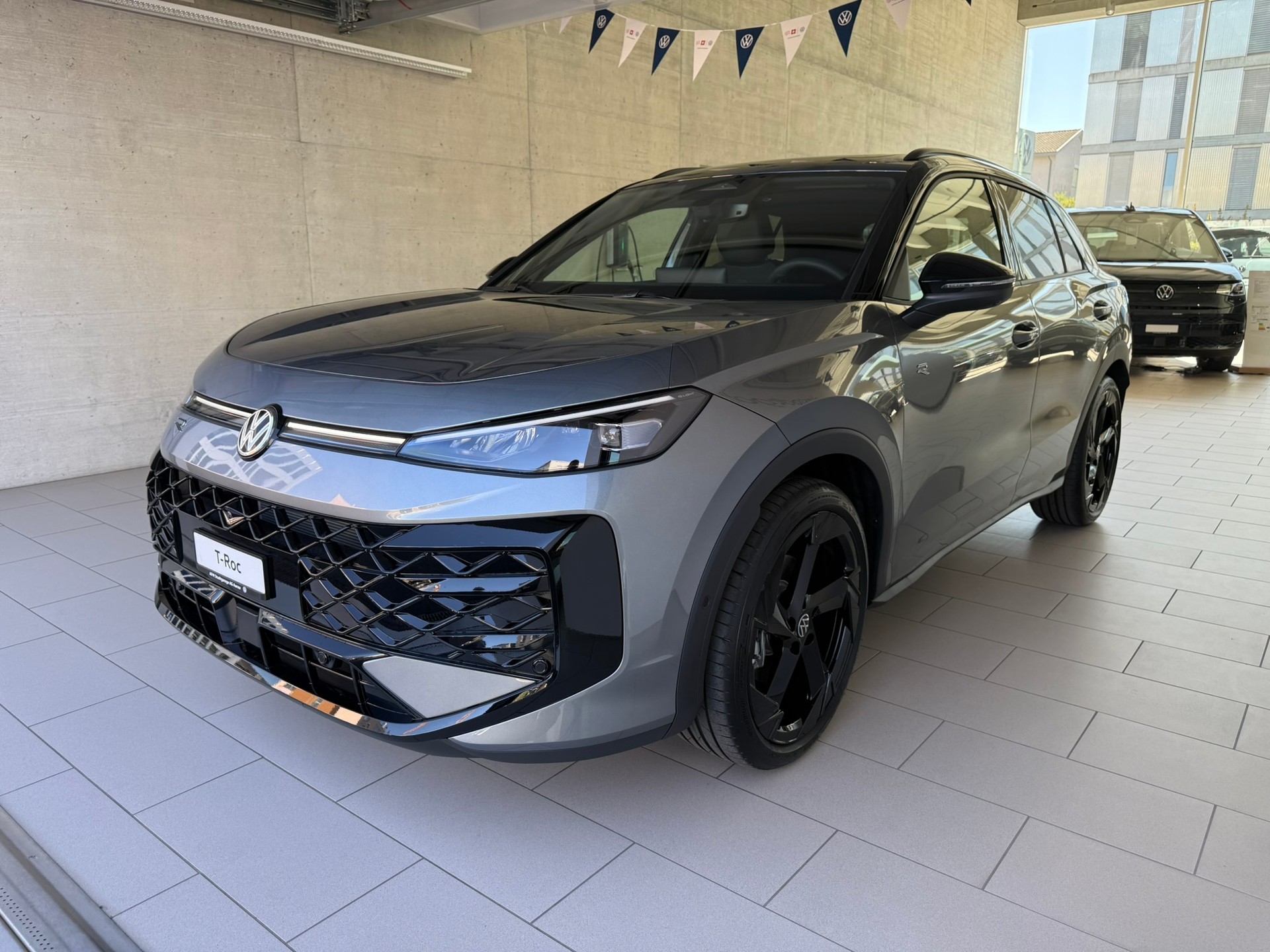 VW T-Roc 1.5 eTSI mHEV R-Line DSG-showroom-element-2