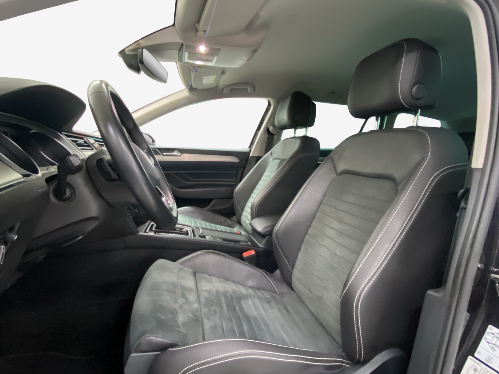 VW Passat 2.0 TDI BMT Elegance 4Motion DSG-image-7