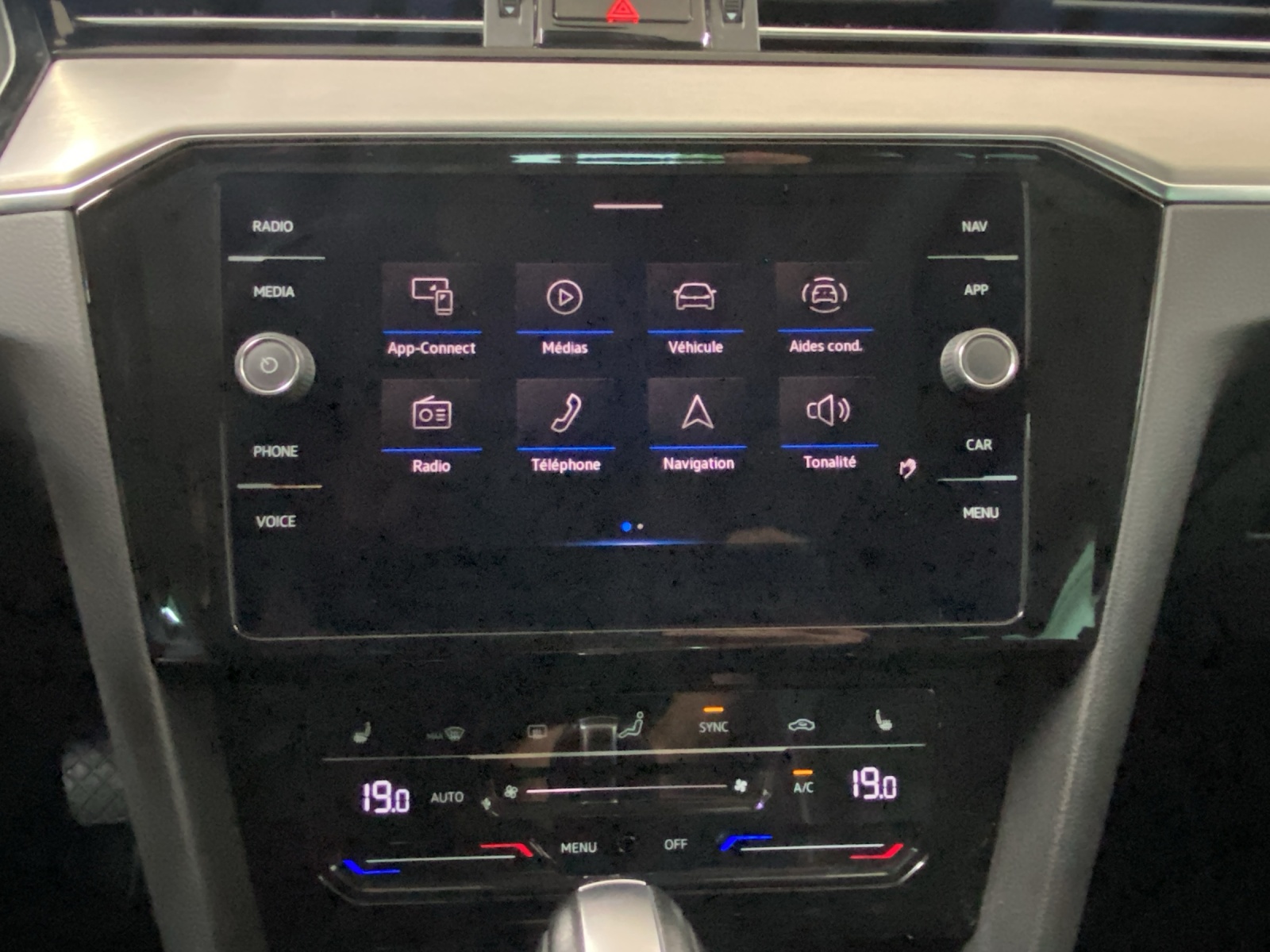 VW Passat 2.0 TDI BMT Elegance 4Motion DSG-image-14