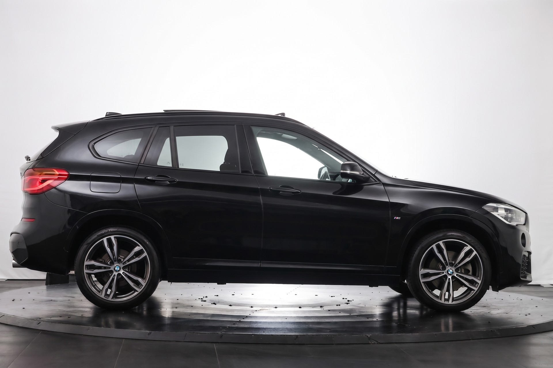 BMW X1 xDrive 25i M Sport Steptronic-image-4