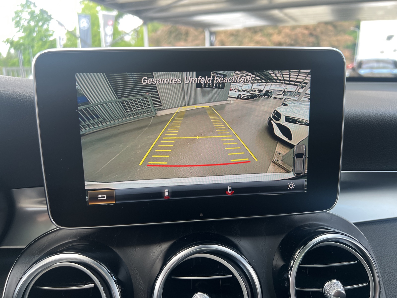 MERCEDES-BENZ GLC 250 d AMG Line 4Matic 9G-Tronic-image-14