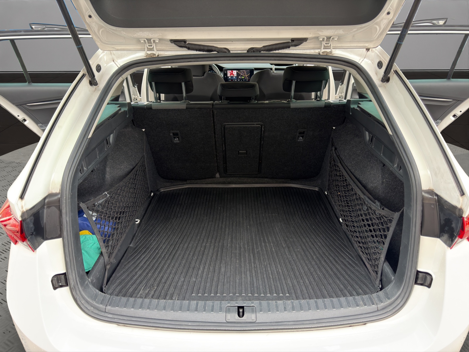 SKODA Octavia Combi 2.0 TDI DSG Ambition 4x4-image-18