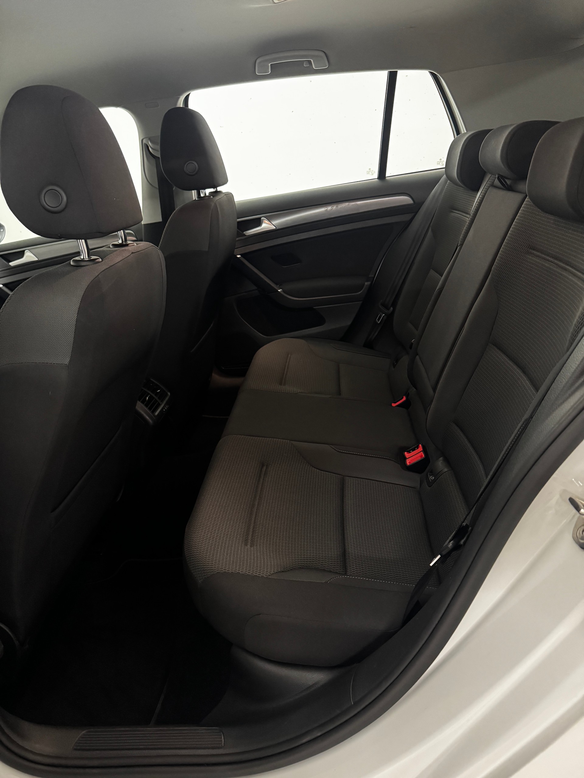 VW Golf 1.5 TSI EVO Comfortline DSG *AHK*-image-8