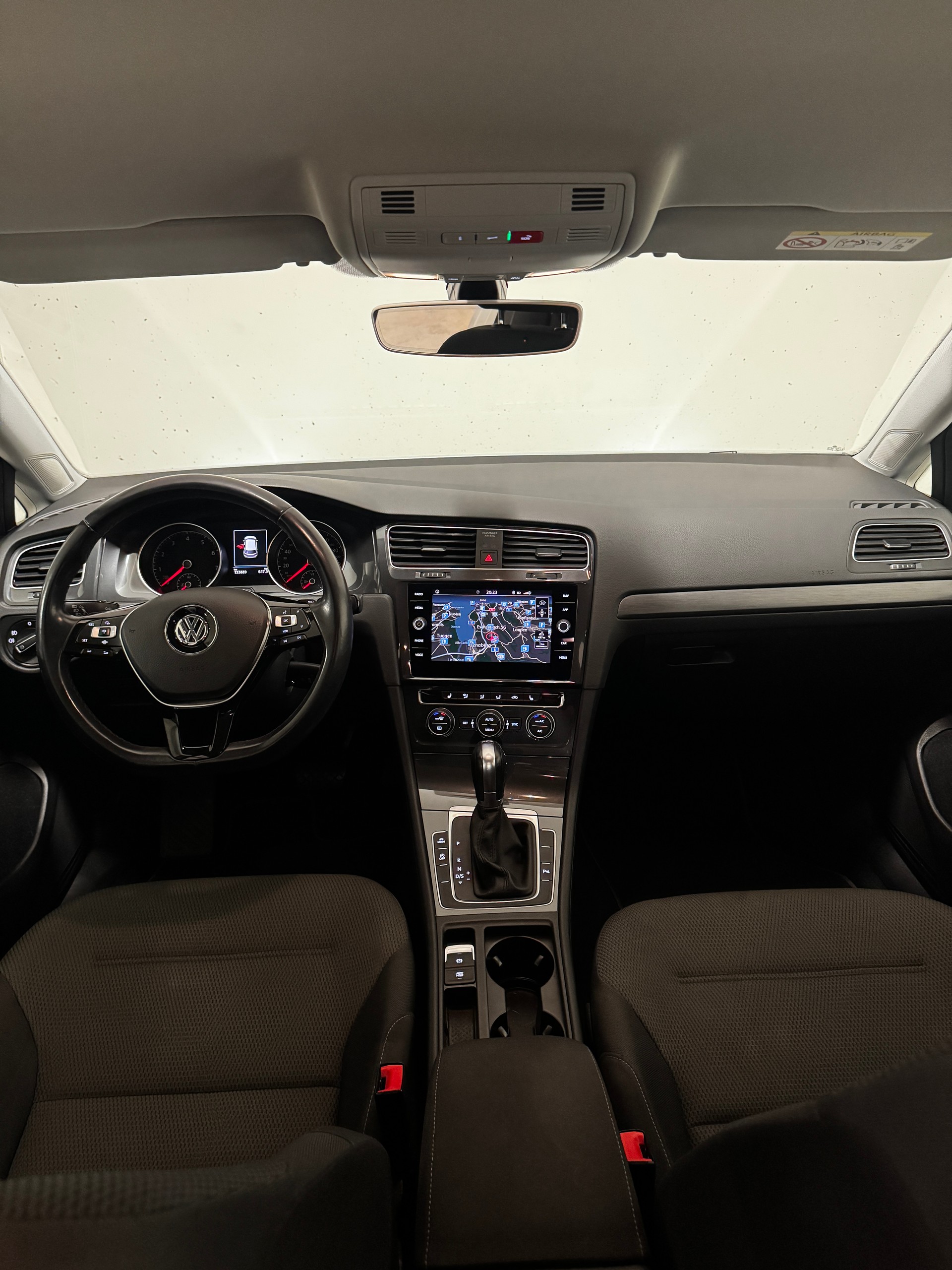 VW Golf 1.5 TSI EVO Comfortline DSG *AHK*-image-9