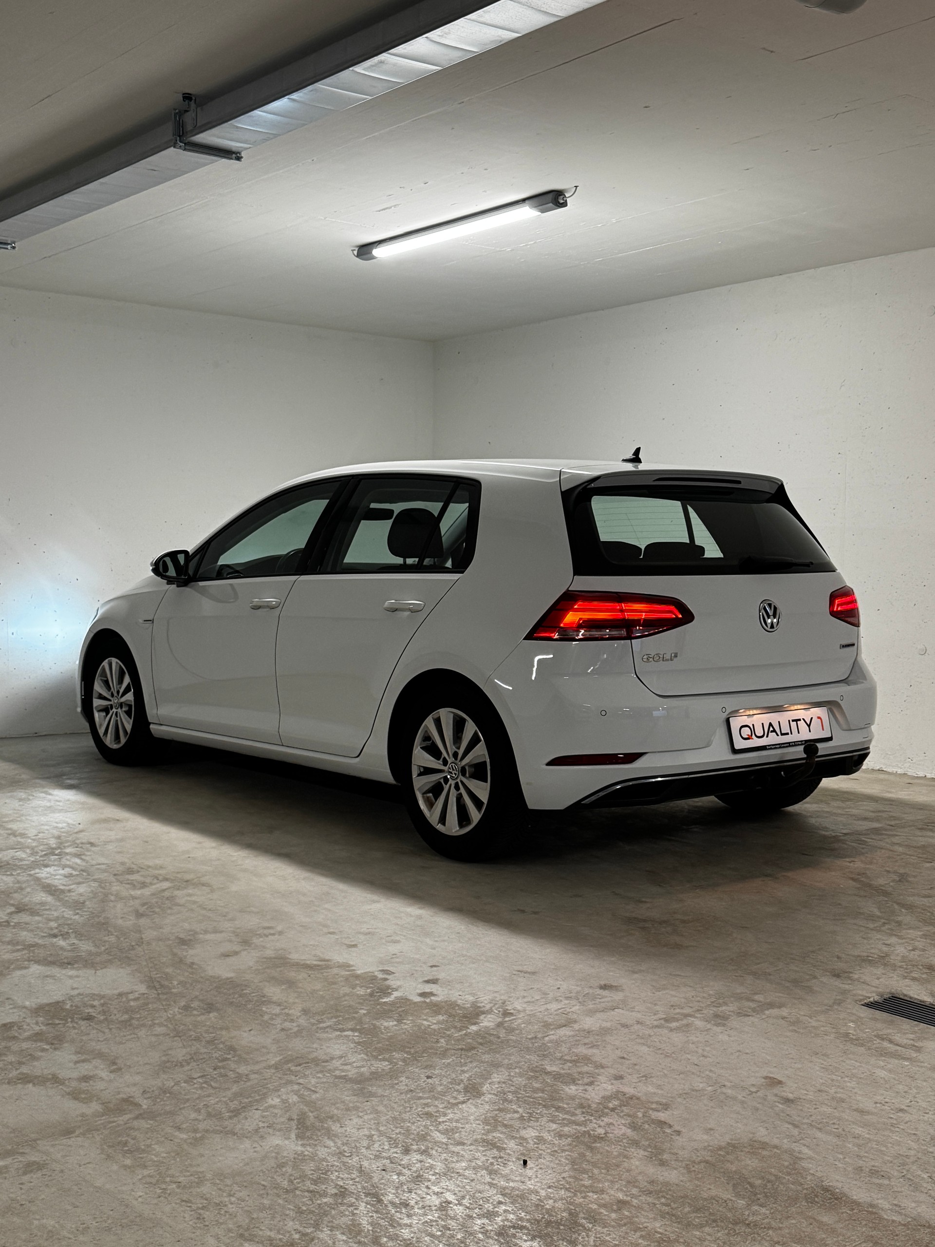VW Golf 1.5 TSI EVO Comfortline DSG *AHK*-image-4