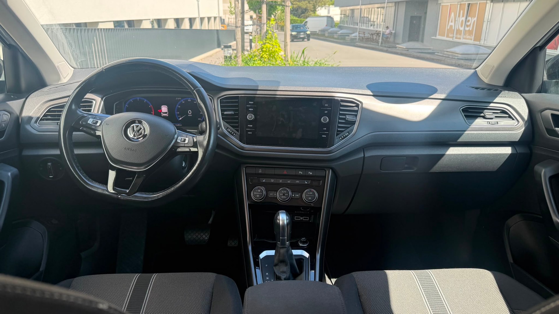 VW T-Roc 2.0 TSI Sport DSG 4Motion-image-9