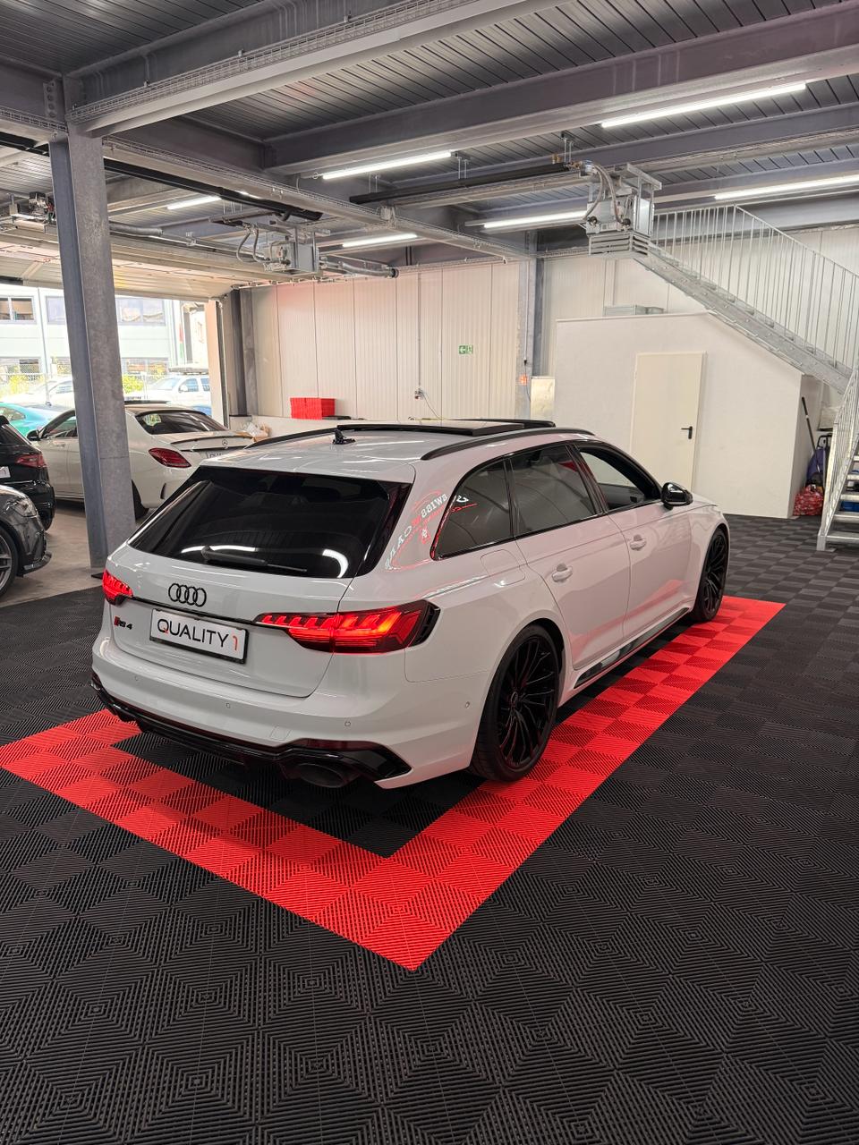 AUDI RS4 Avant quattro tiptronic-image-4